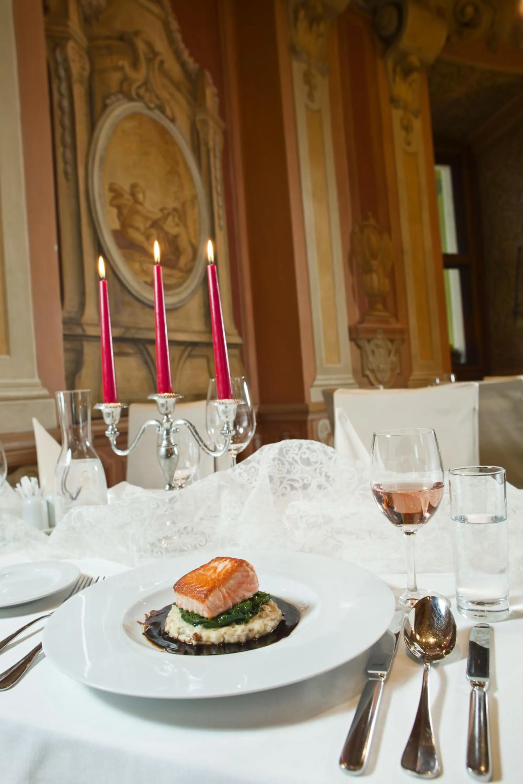 Restaurant/places to eat in Château Liblice