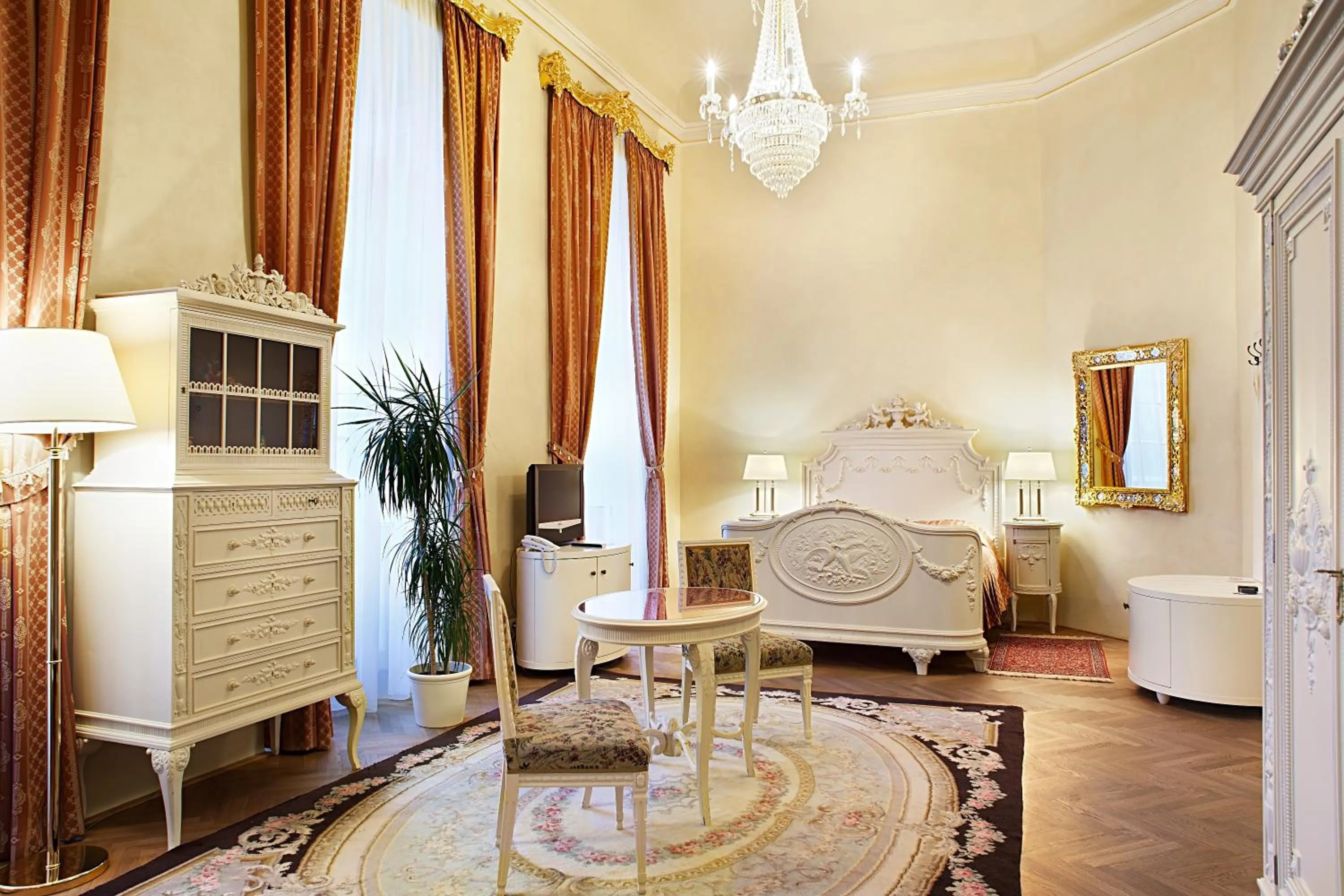 Photo of the whole room in Château Liblice