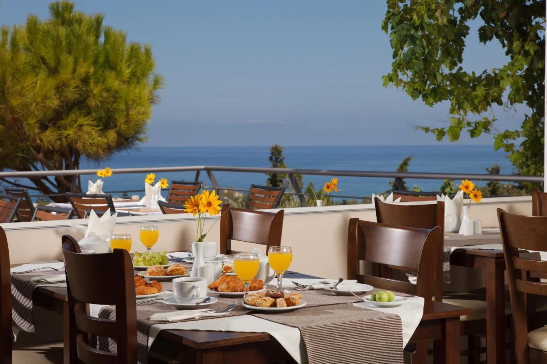 Restaurant/places to eat in Oasis Scaleta Hotel