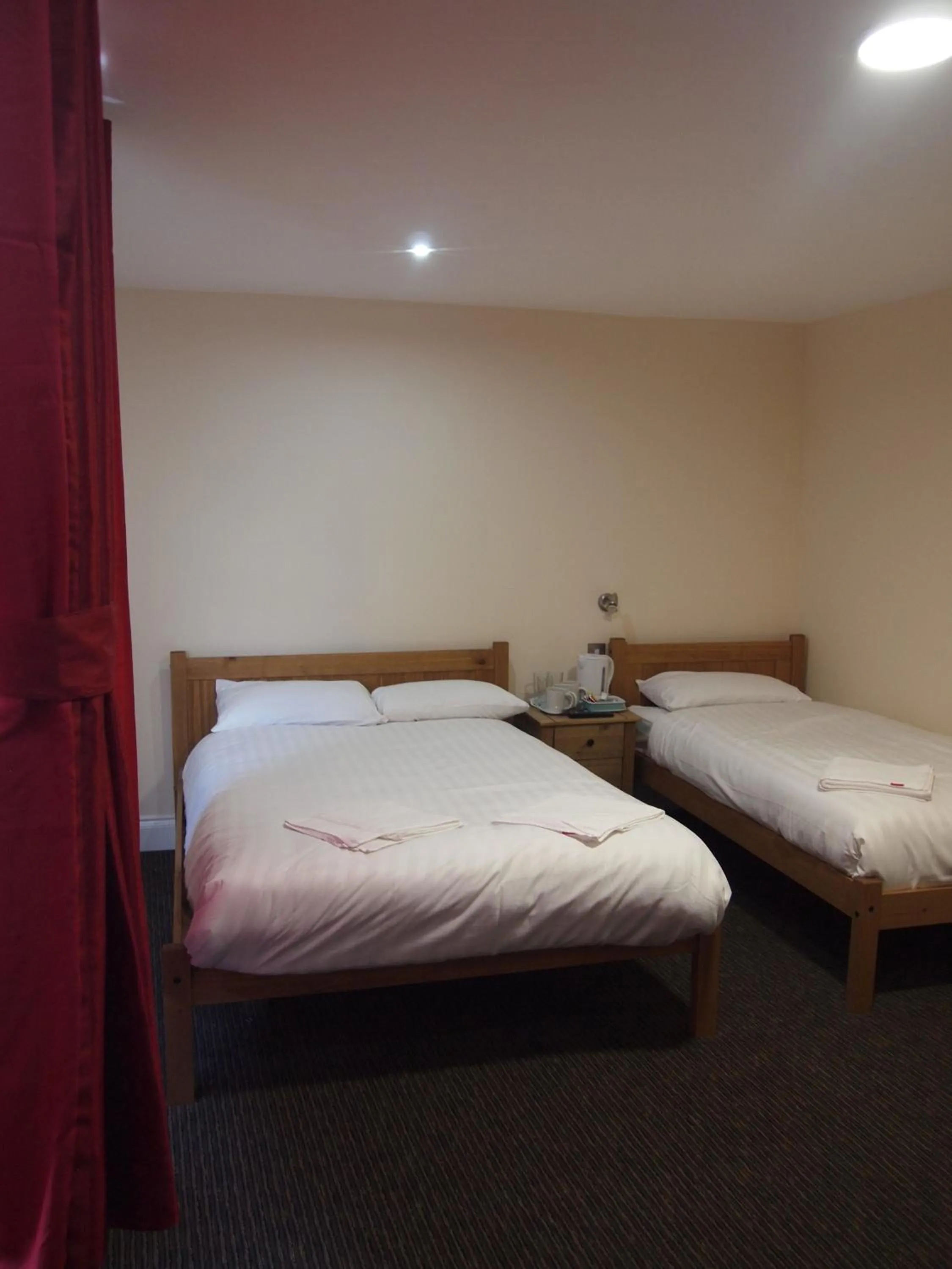 Bedroom, Bed in Earls Court Garden Hotel