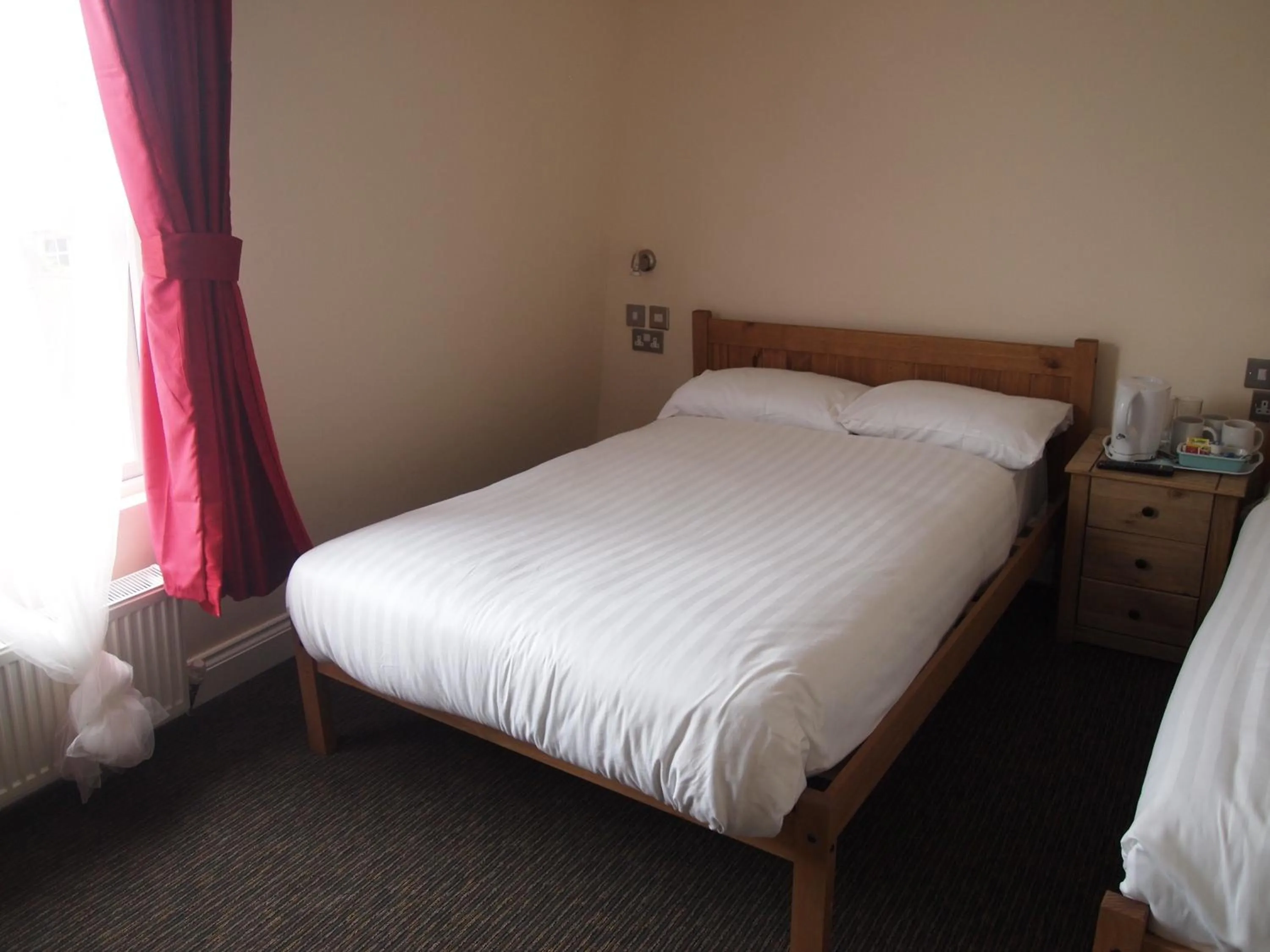 Bedroom, Bed in Earls Court Garden Hotel