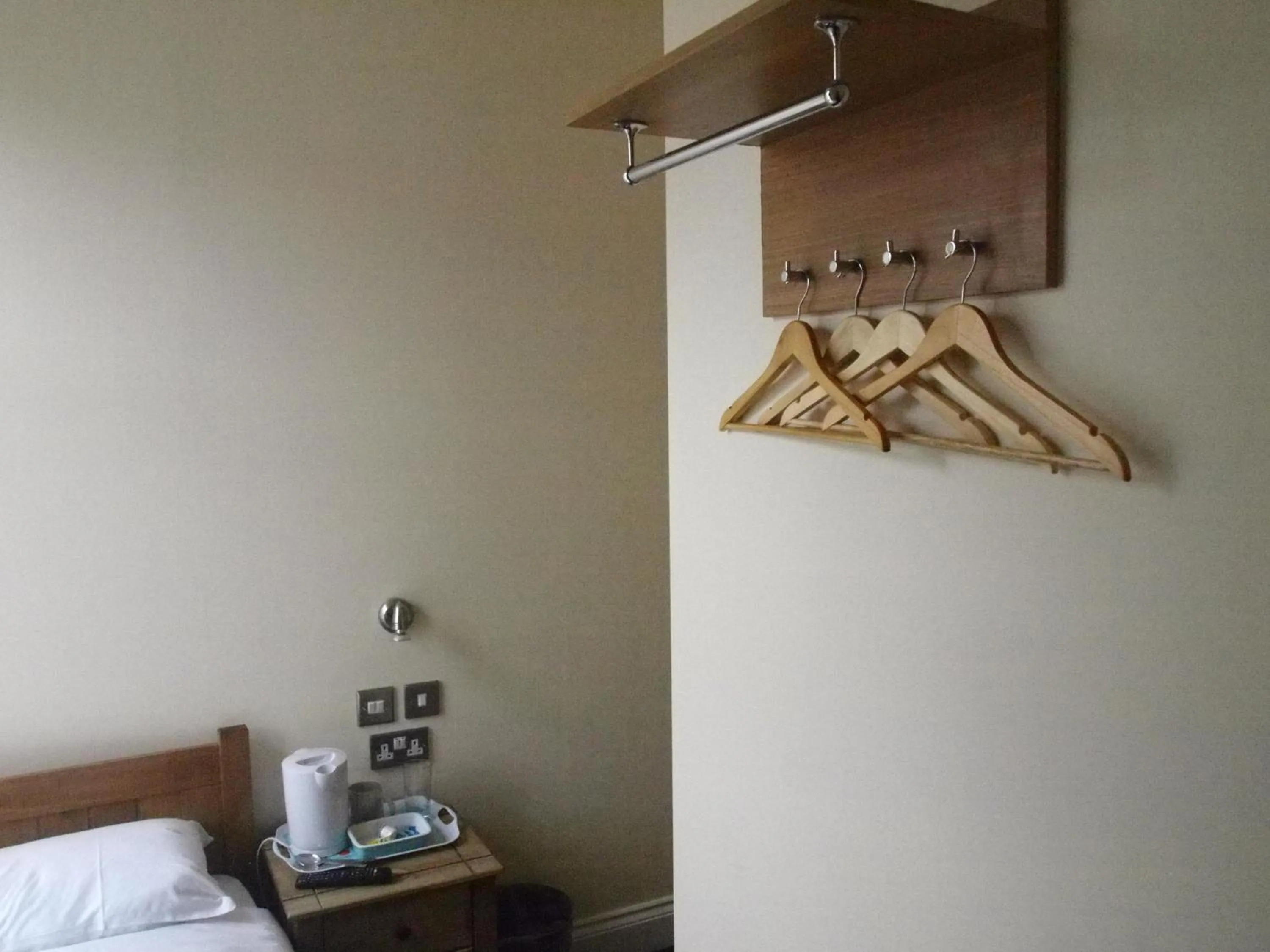 Area and facilities, Bed in Earls Court Garden Hotel