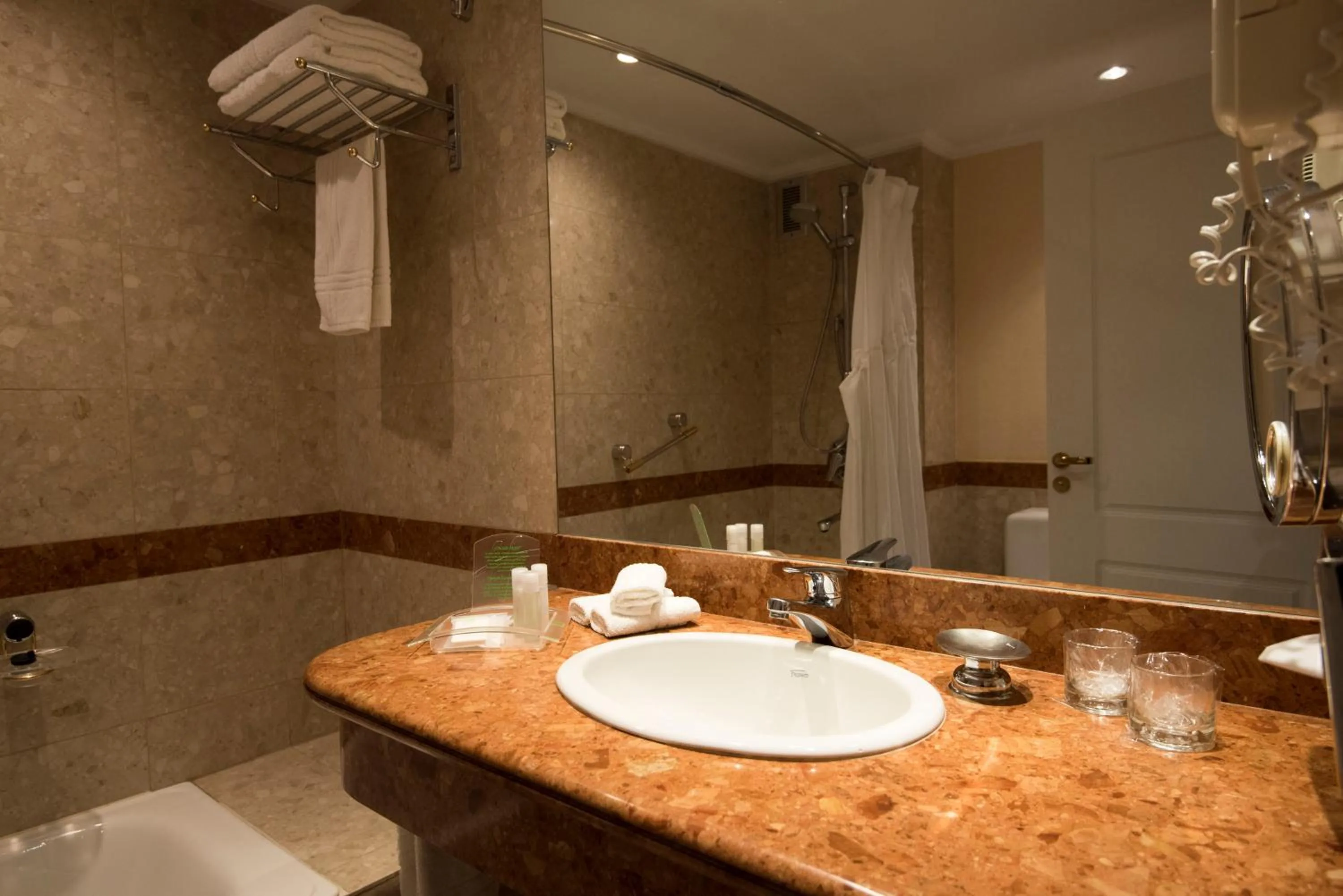 Bedroom in Holiday Inn Cordoba by IHG