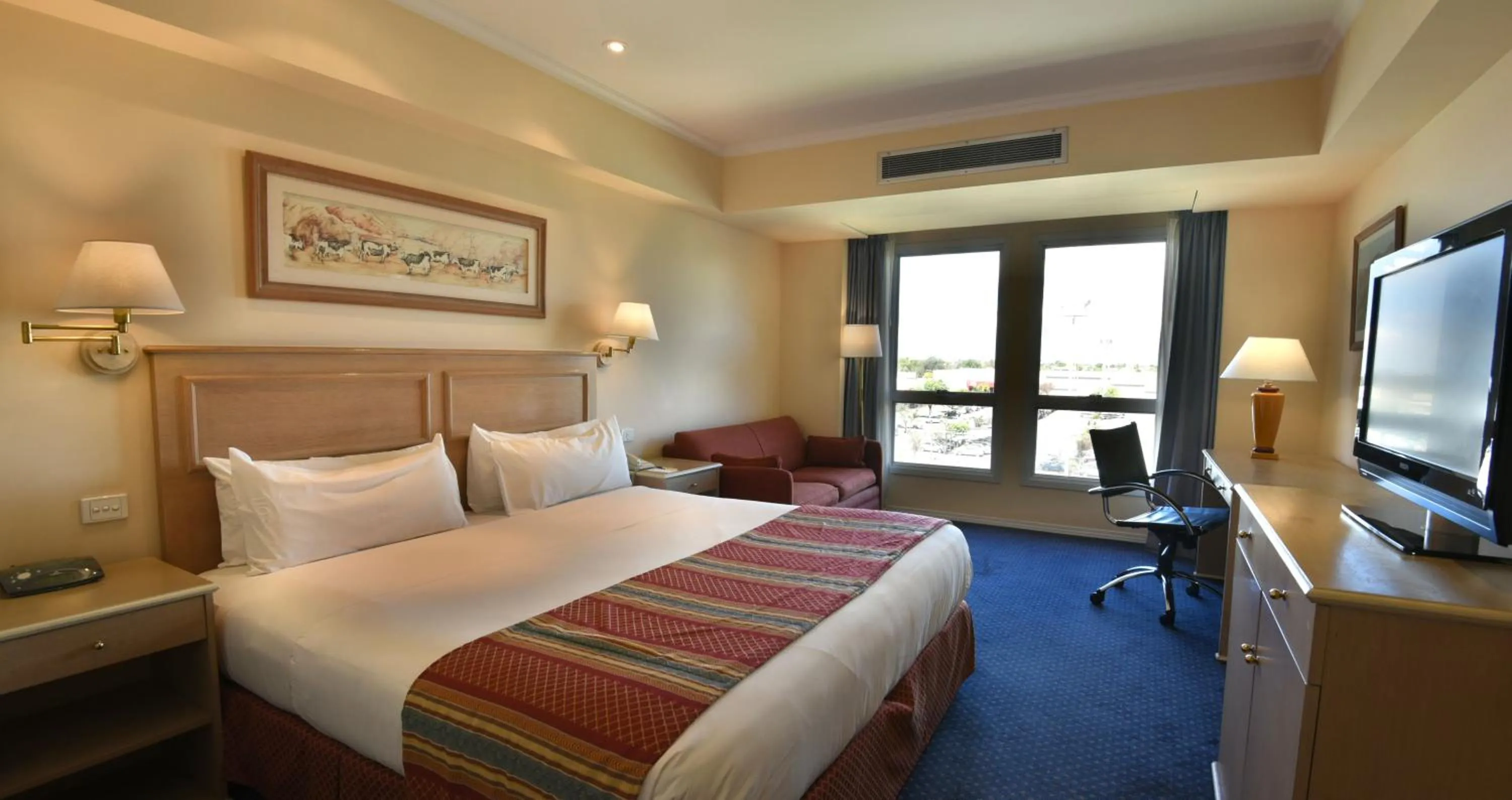 Photo of the whole room, Bed in Holiday Inn Cordoba by IHG