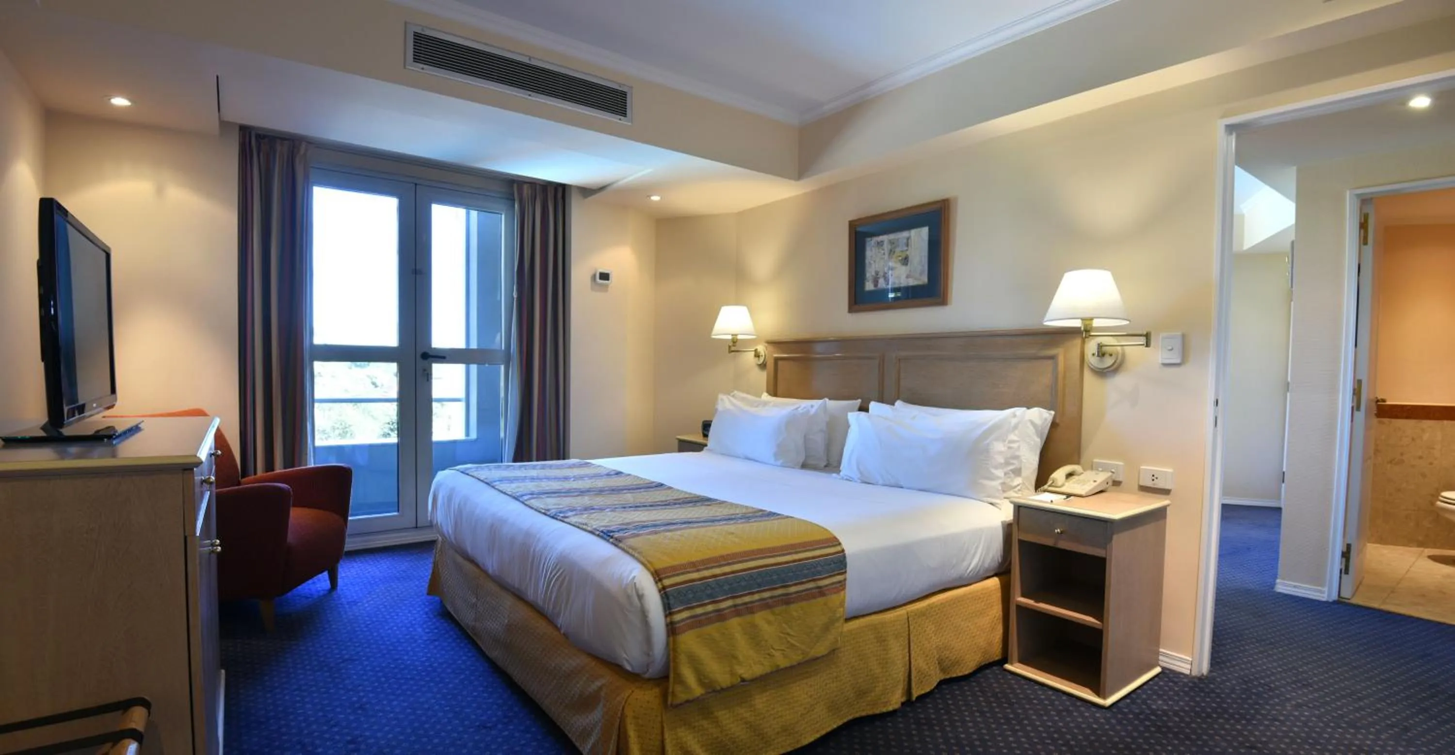 Photo of the whole room, Bed in Holiday Inn Cordoba by IHG