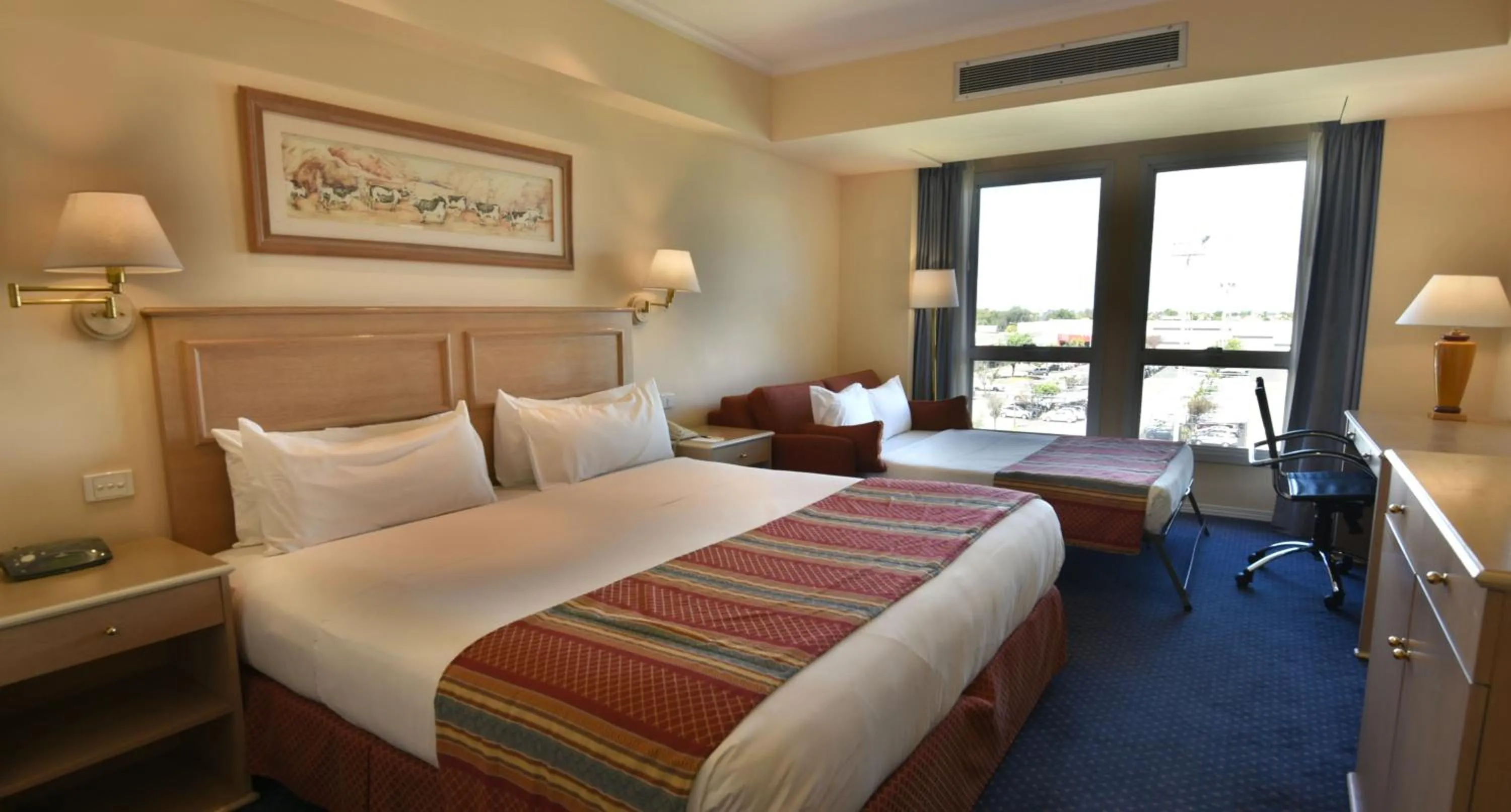 Bedroom, Bed in Holiday Inn Cordoba by IHG