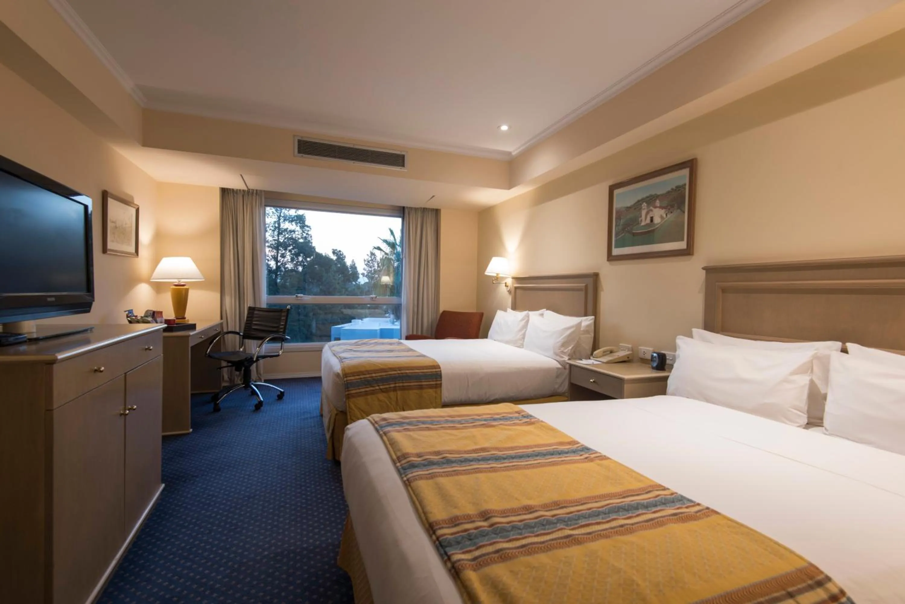 Photo of the whole room, Bed in Holiday Inn Cordoba by IHG