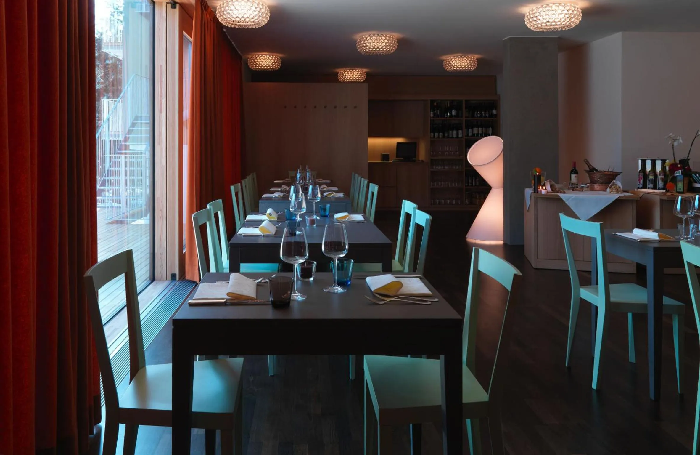 Restaurant/places to eat in Azalea Park Hotel