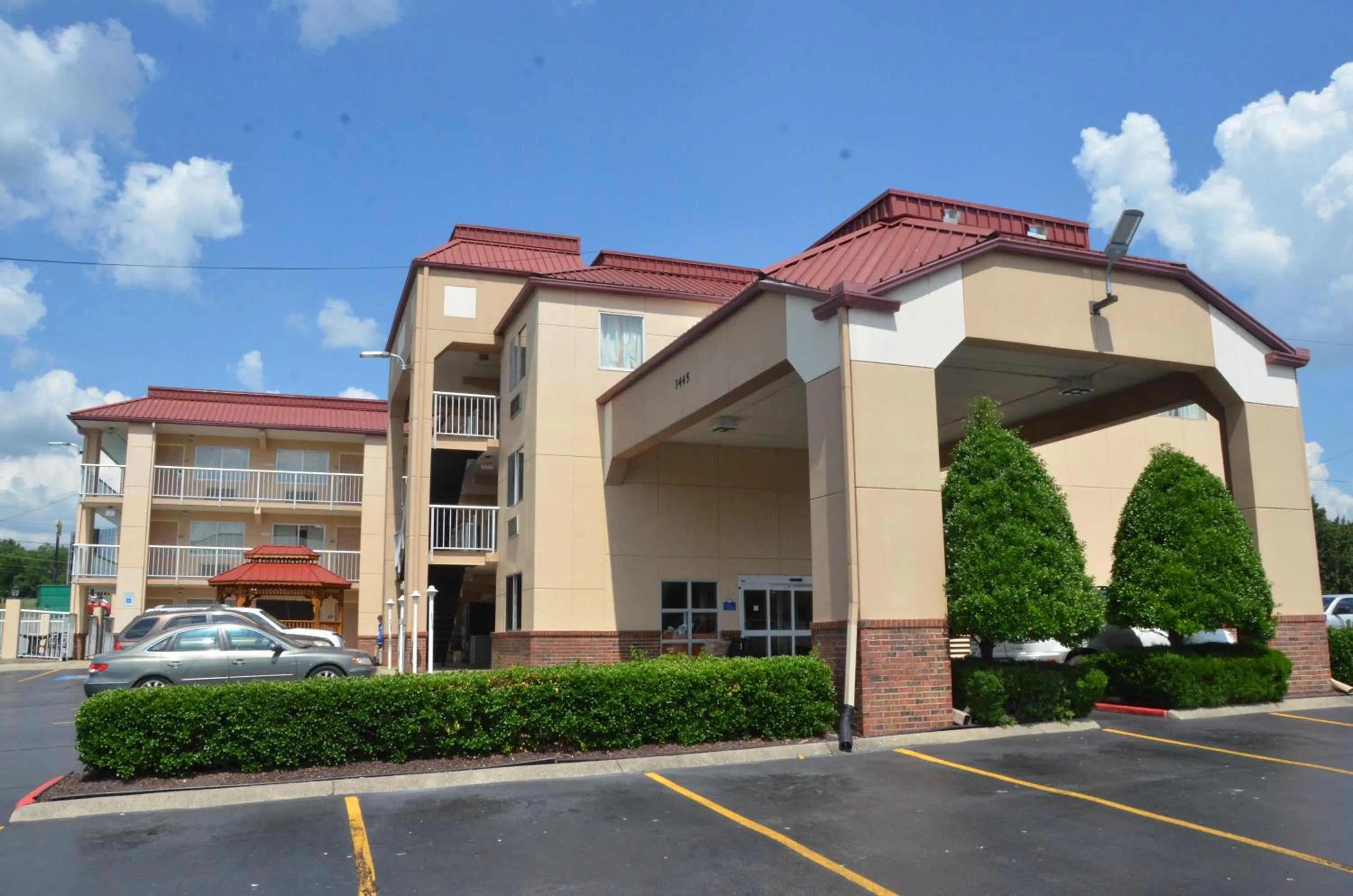 Facade/entrance in Days Inn by Wyndham Airport Nashville East