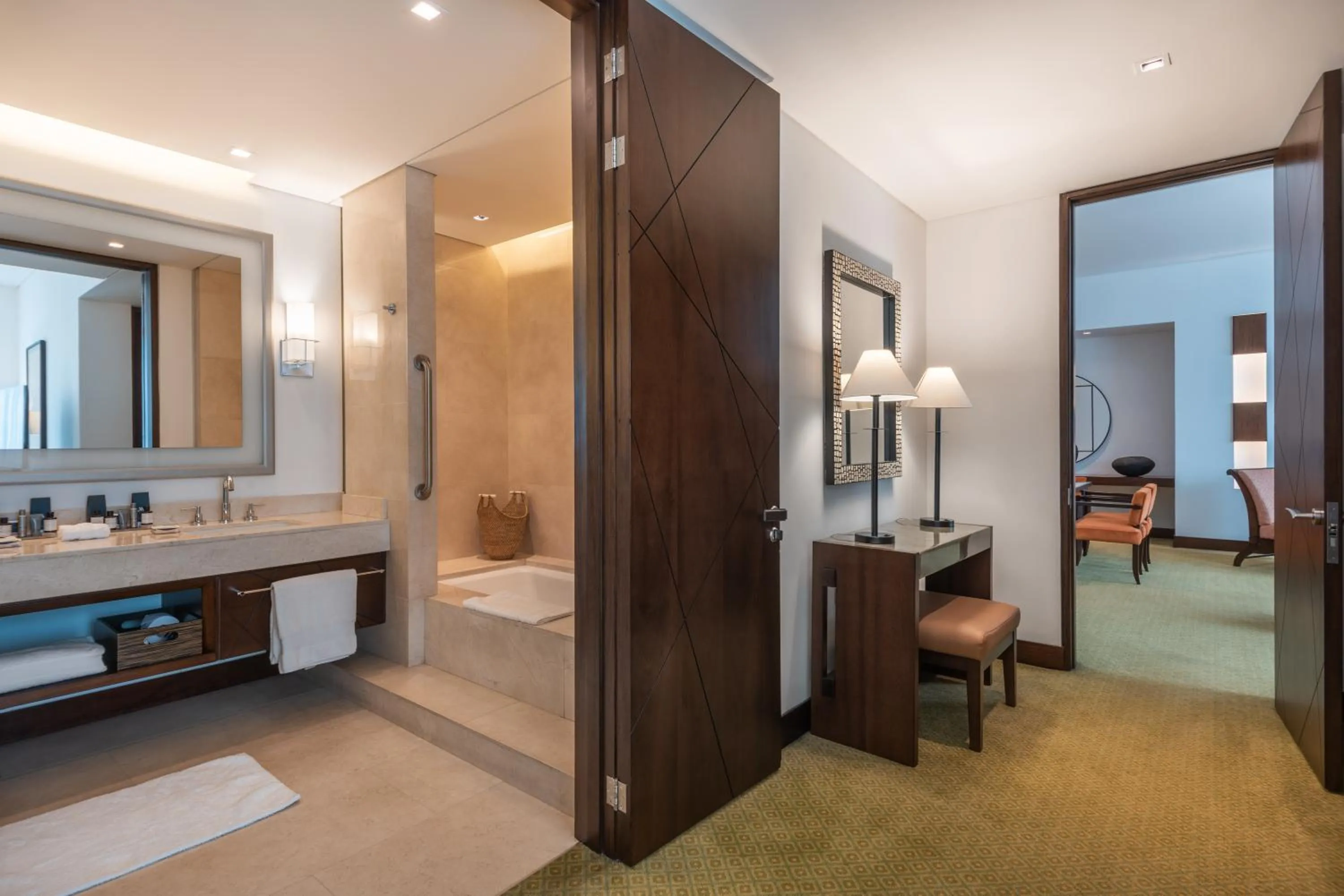 Bathroom, Bed in Bogotá Marriott Hotel