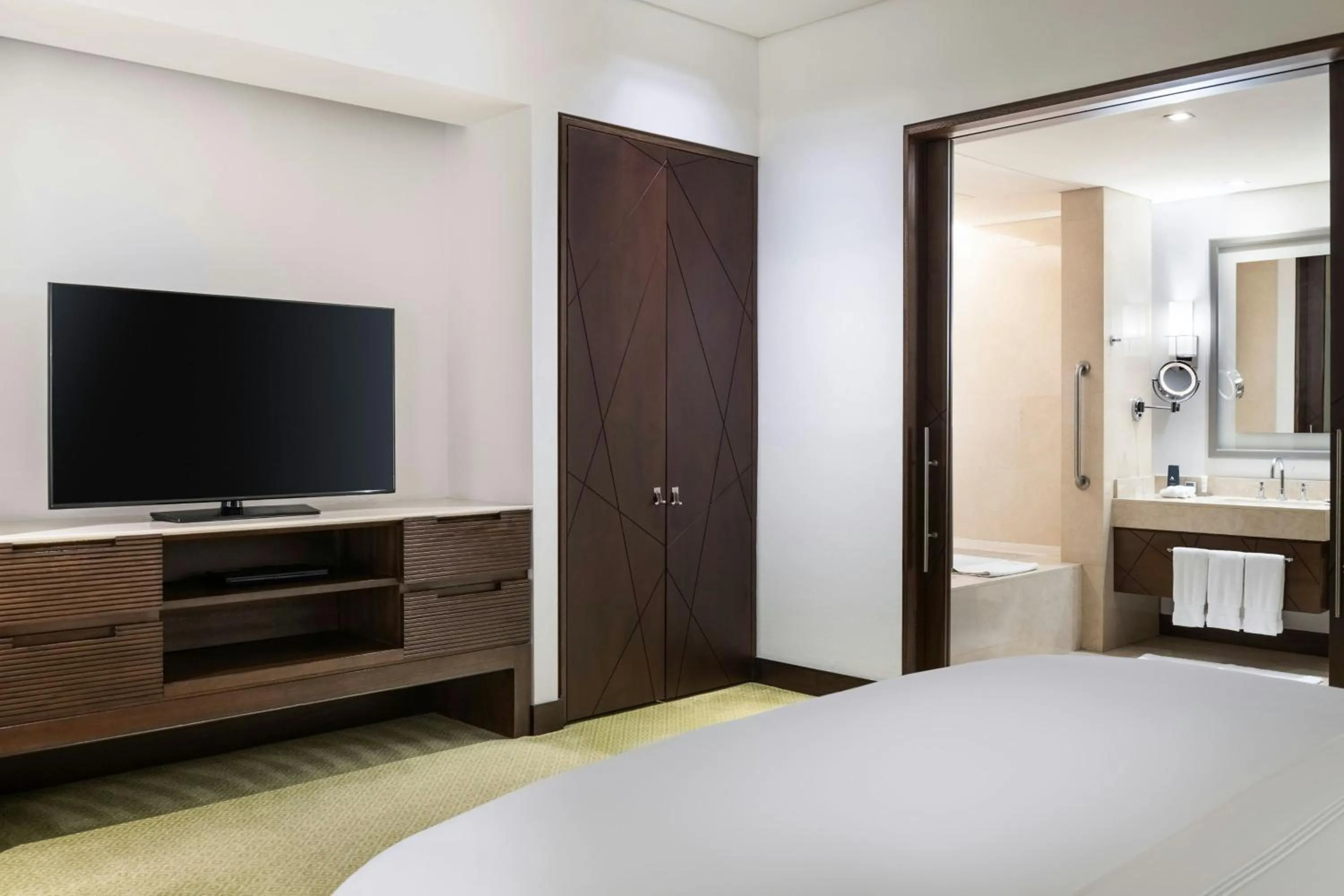 Photo of the whole room, Bed in Bogotá Marriott Hotel