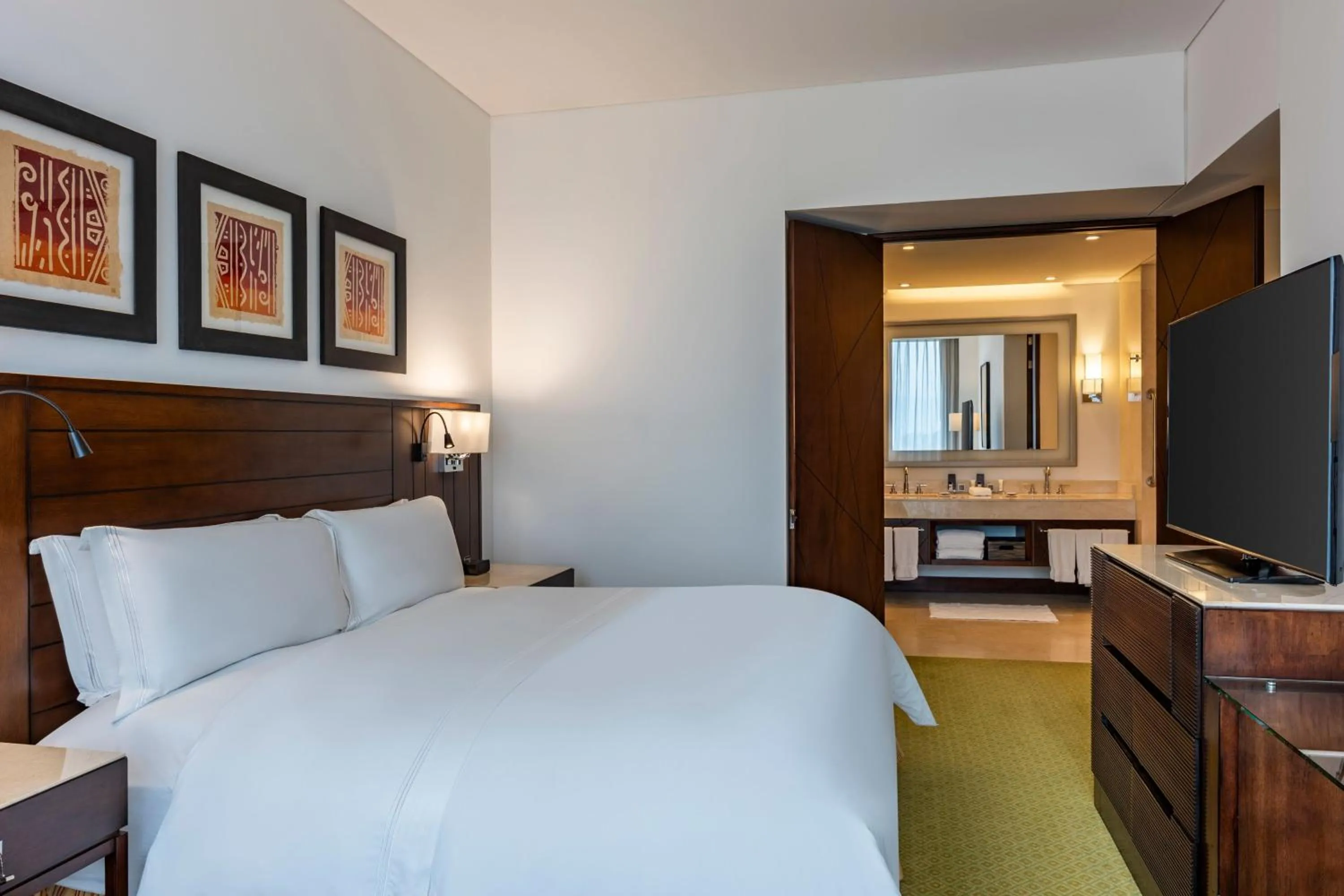 Photo of the whole room, Bed in Bogotá Marriott Hotel