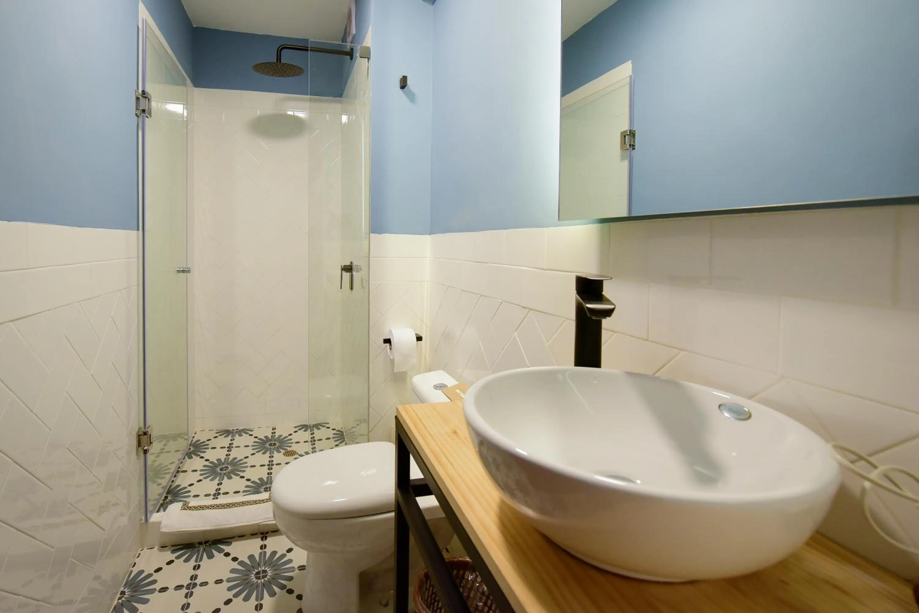 Shower in Torre Dorada Cusco