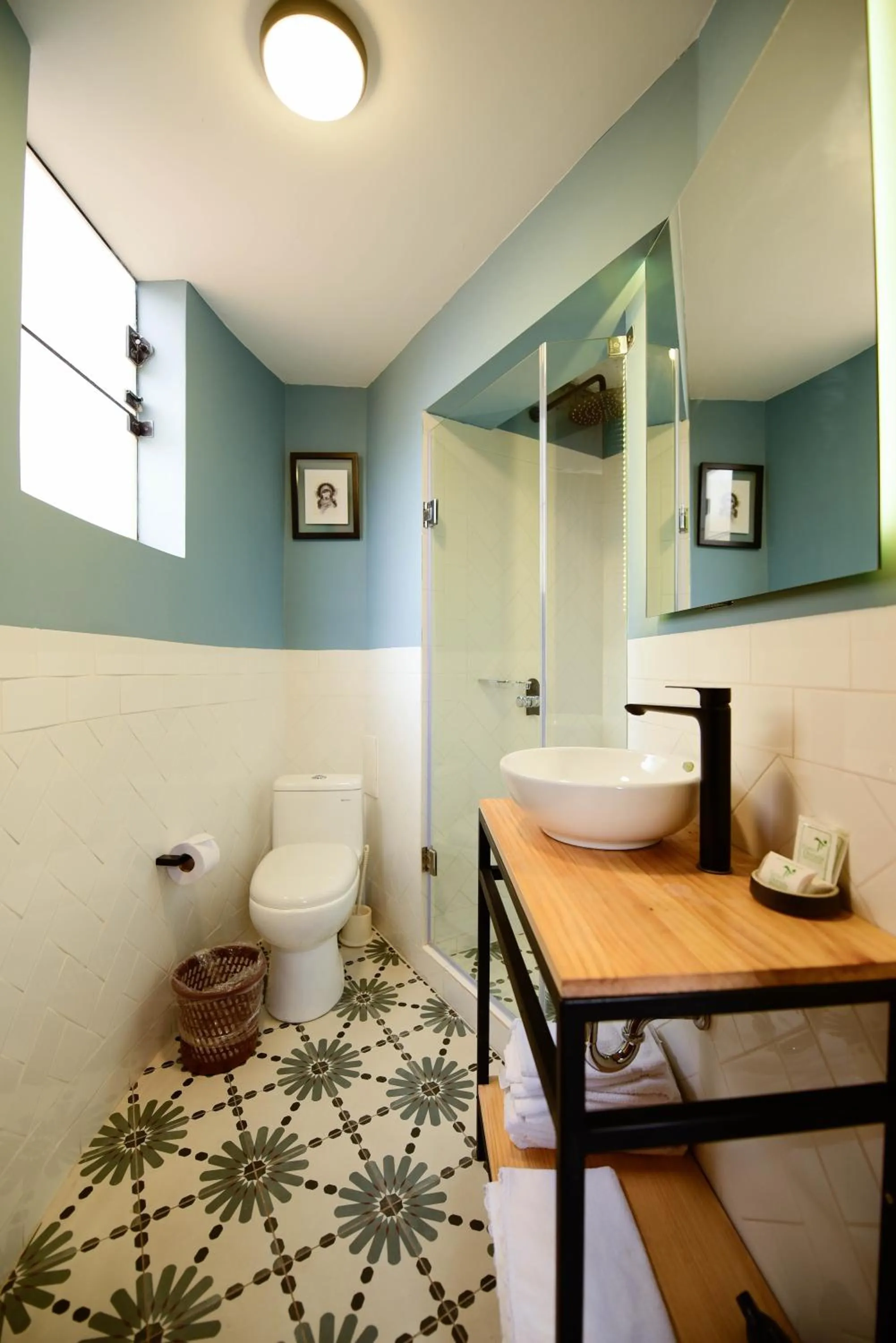 Toilet in Torre Dorada Cusco