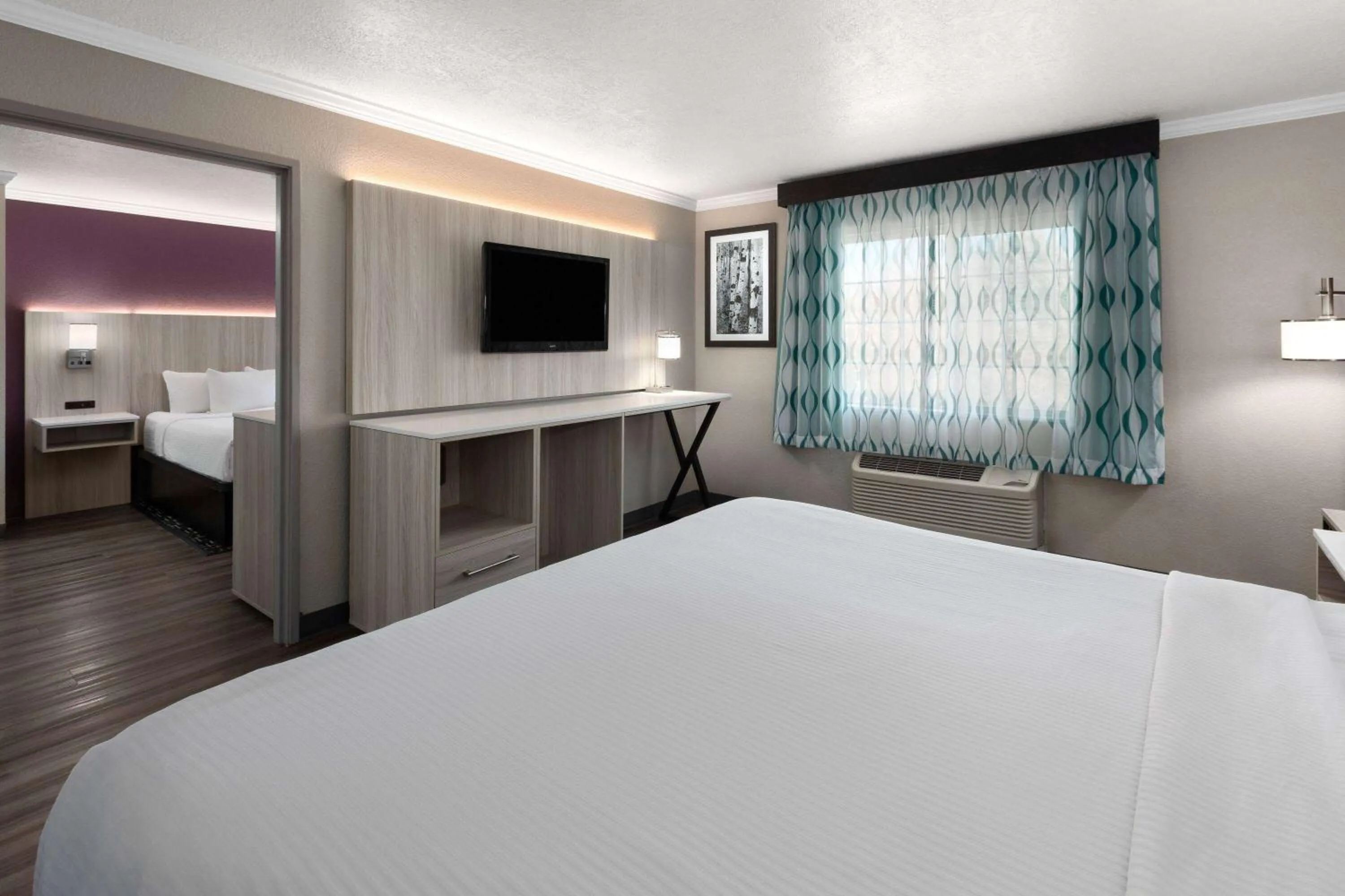 Photo of the whole room, Bed in La Quinta by Wyndham North Orem