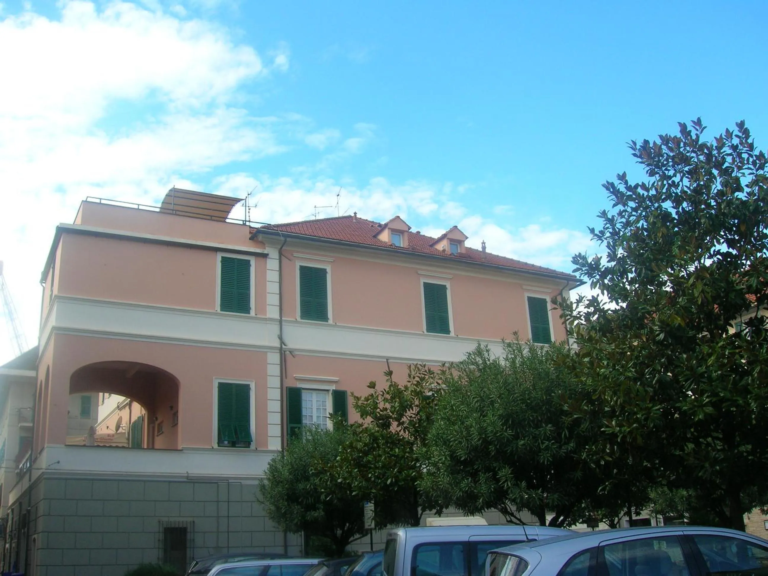 Property building in Ghiro Ghiotto