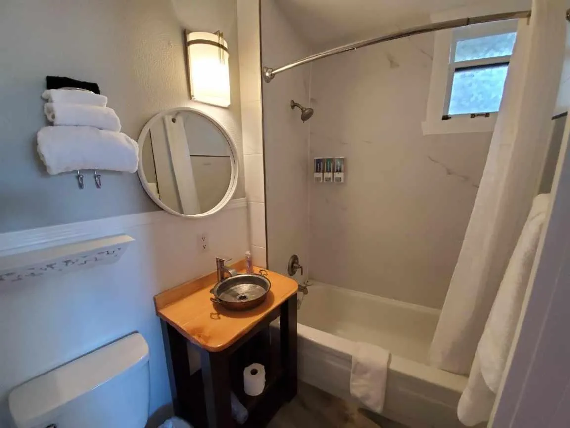 Bathroom in Celadon Lodge