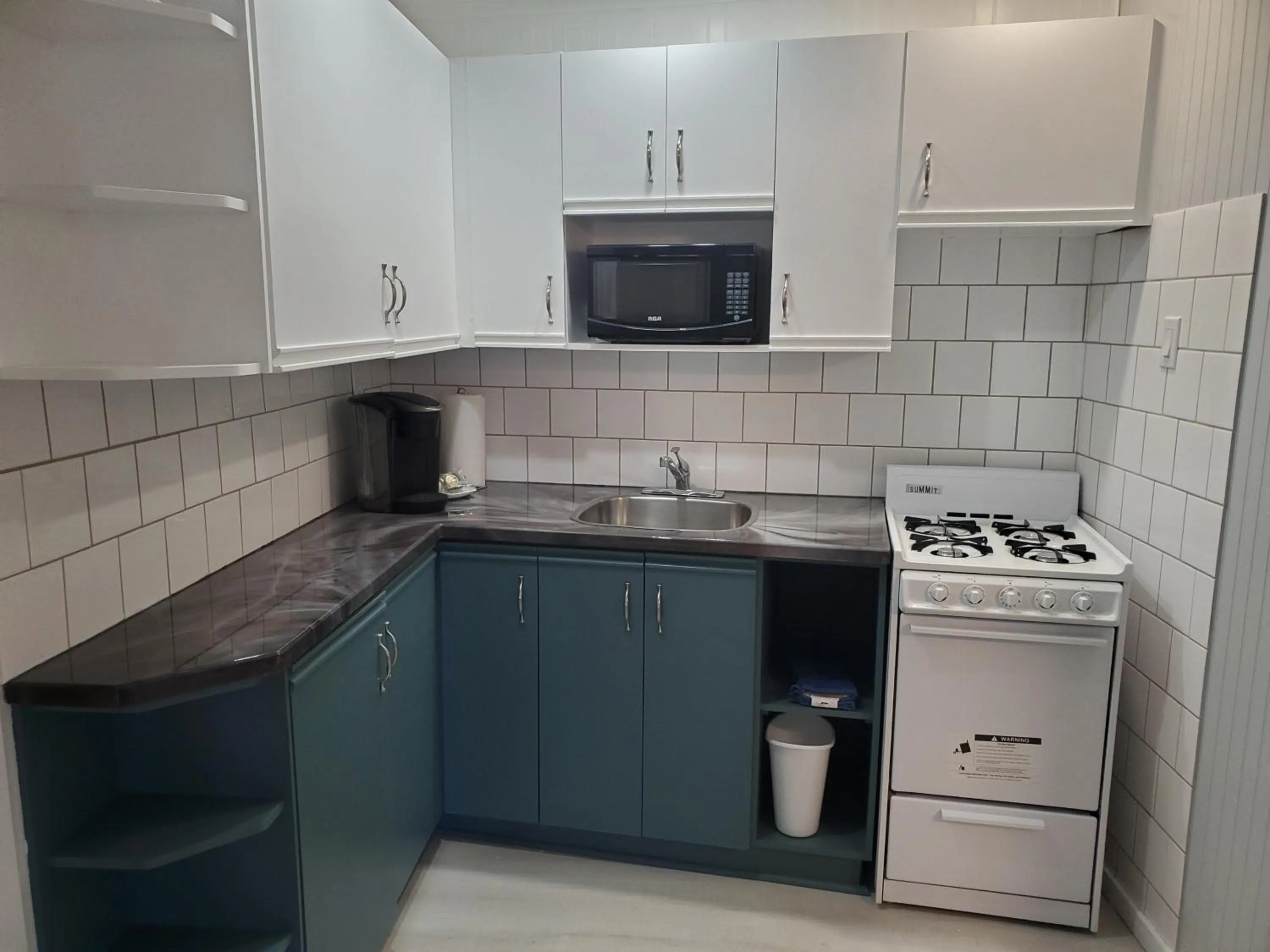 Kitchen or kitchenette in Celadon Lodge