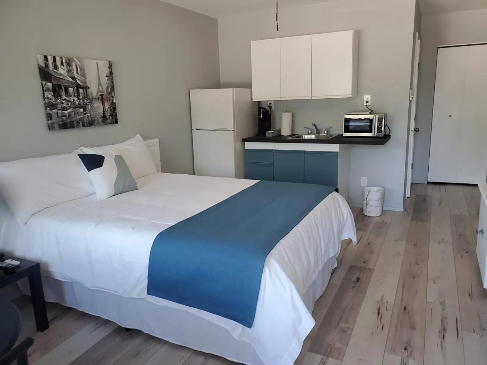 Bedroom, Bed in Celadon Lodge