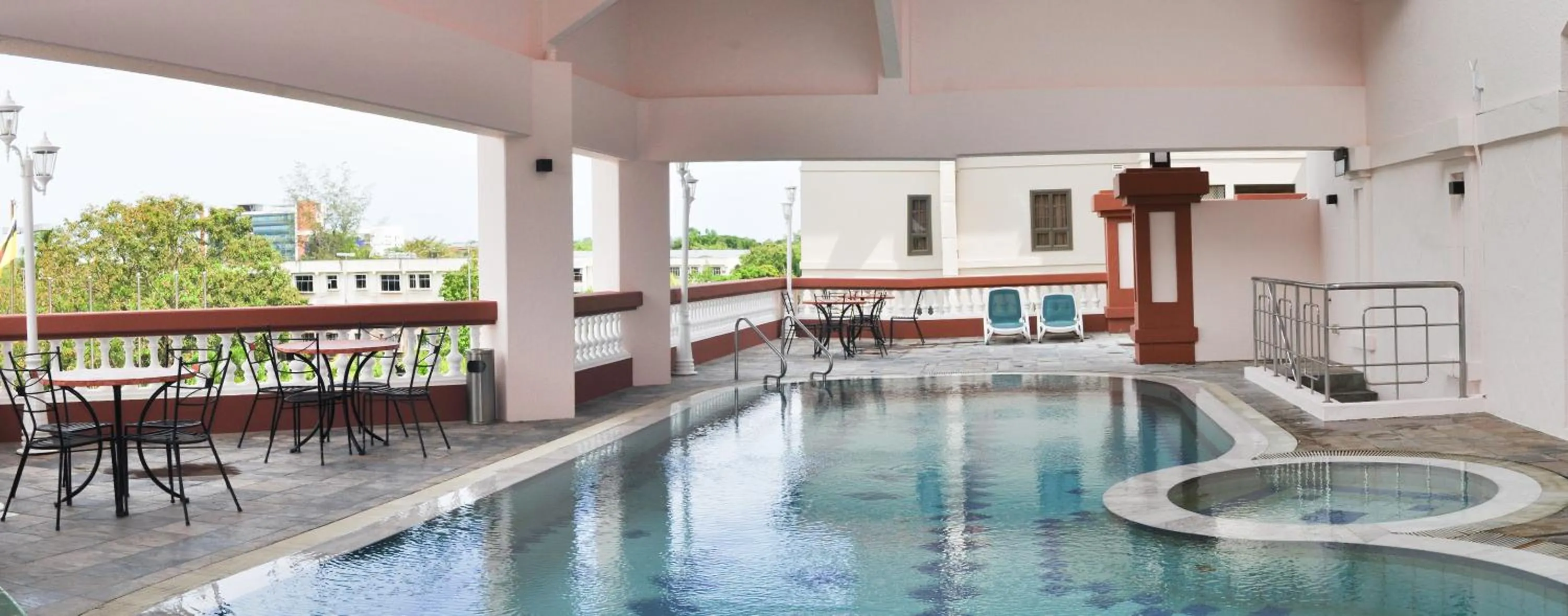 Swimming pool in Mulia Hotel