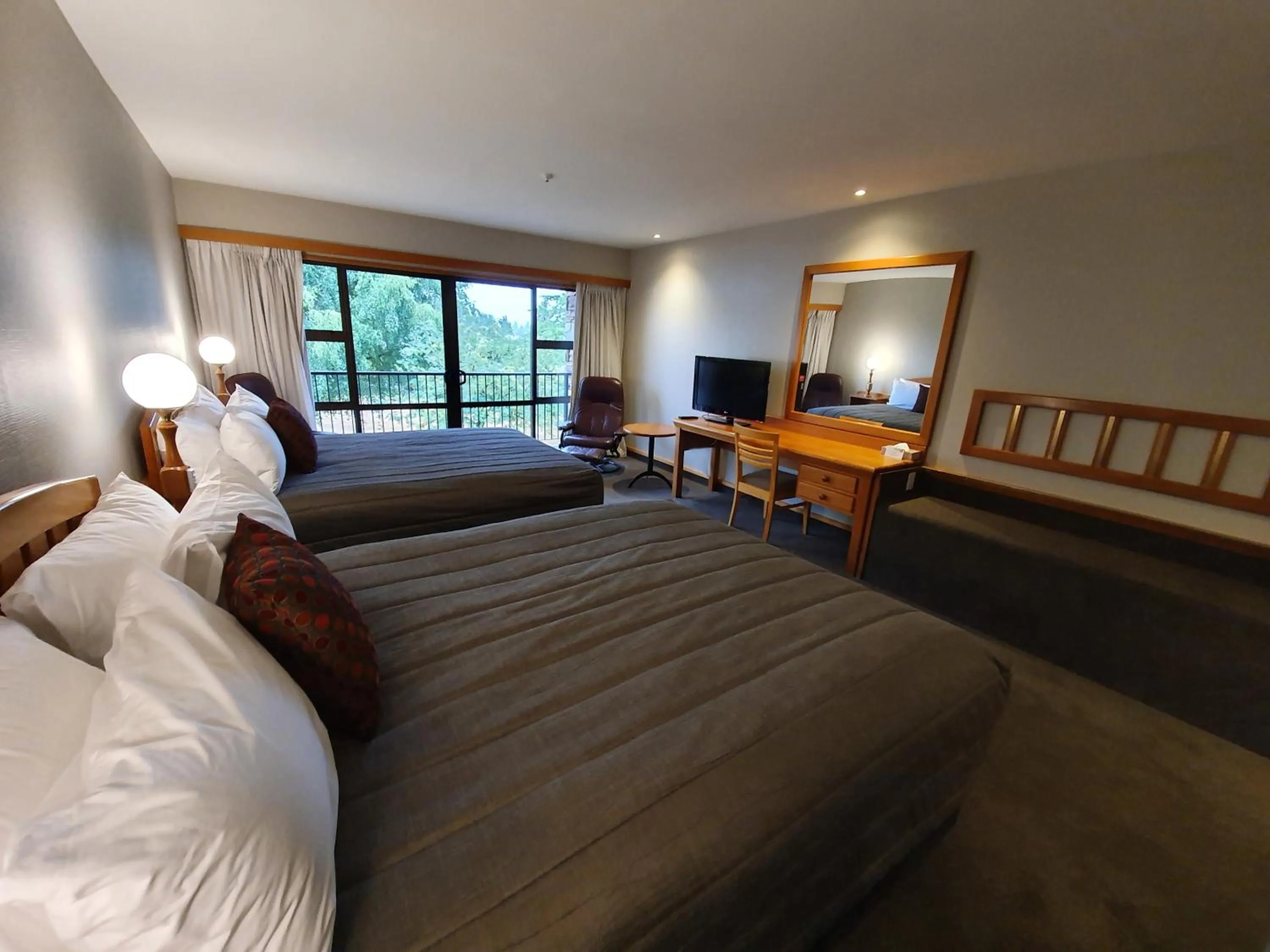 Bed in Distinction Mackenzie Country Hotel