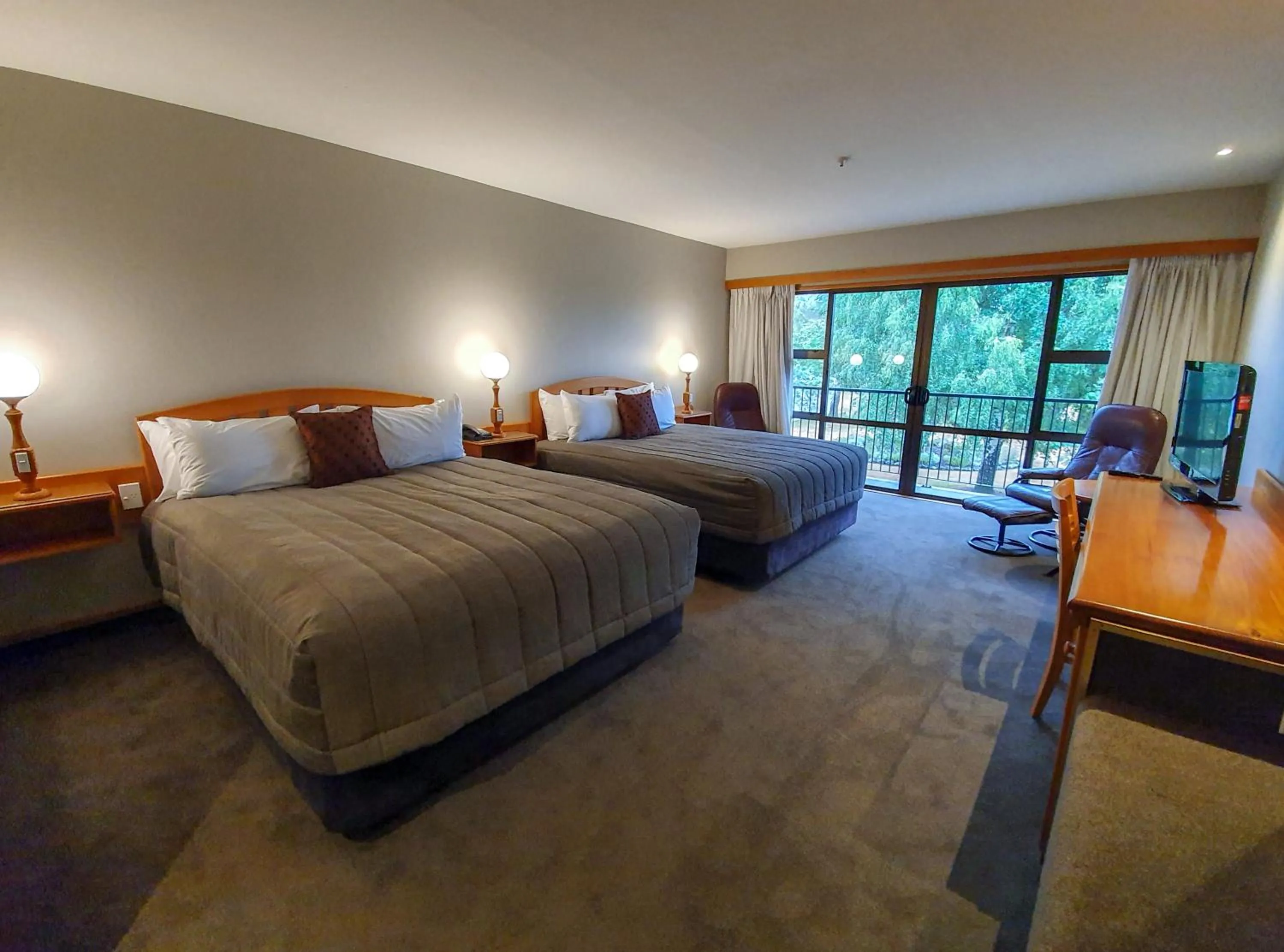 Bed in Distinction Mackenzie Country Hotel