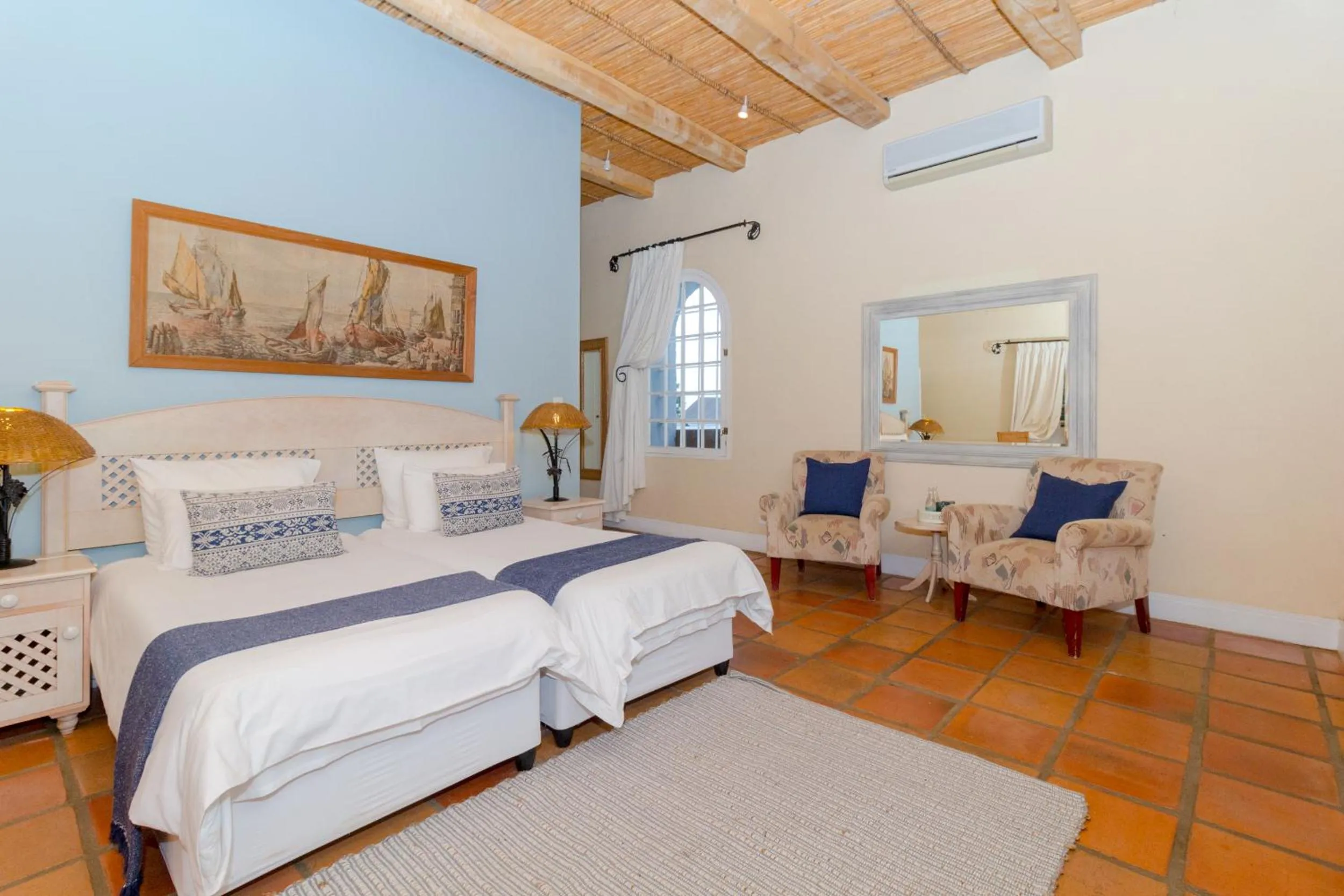 Bed in Pontac Manor Hotel & Restaurant