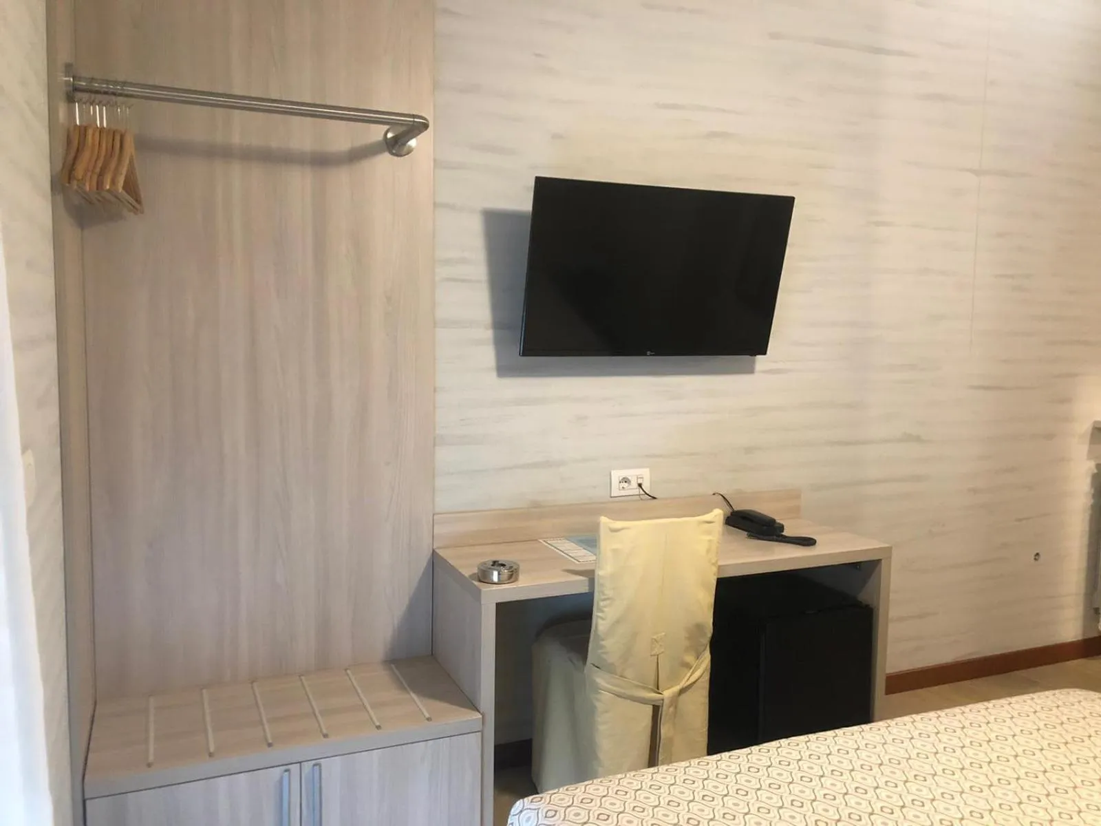 Communal lounge/ TV room in Hotel Fiordaliso