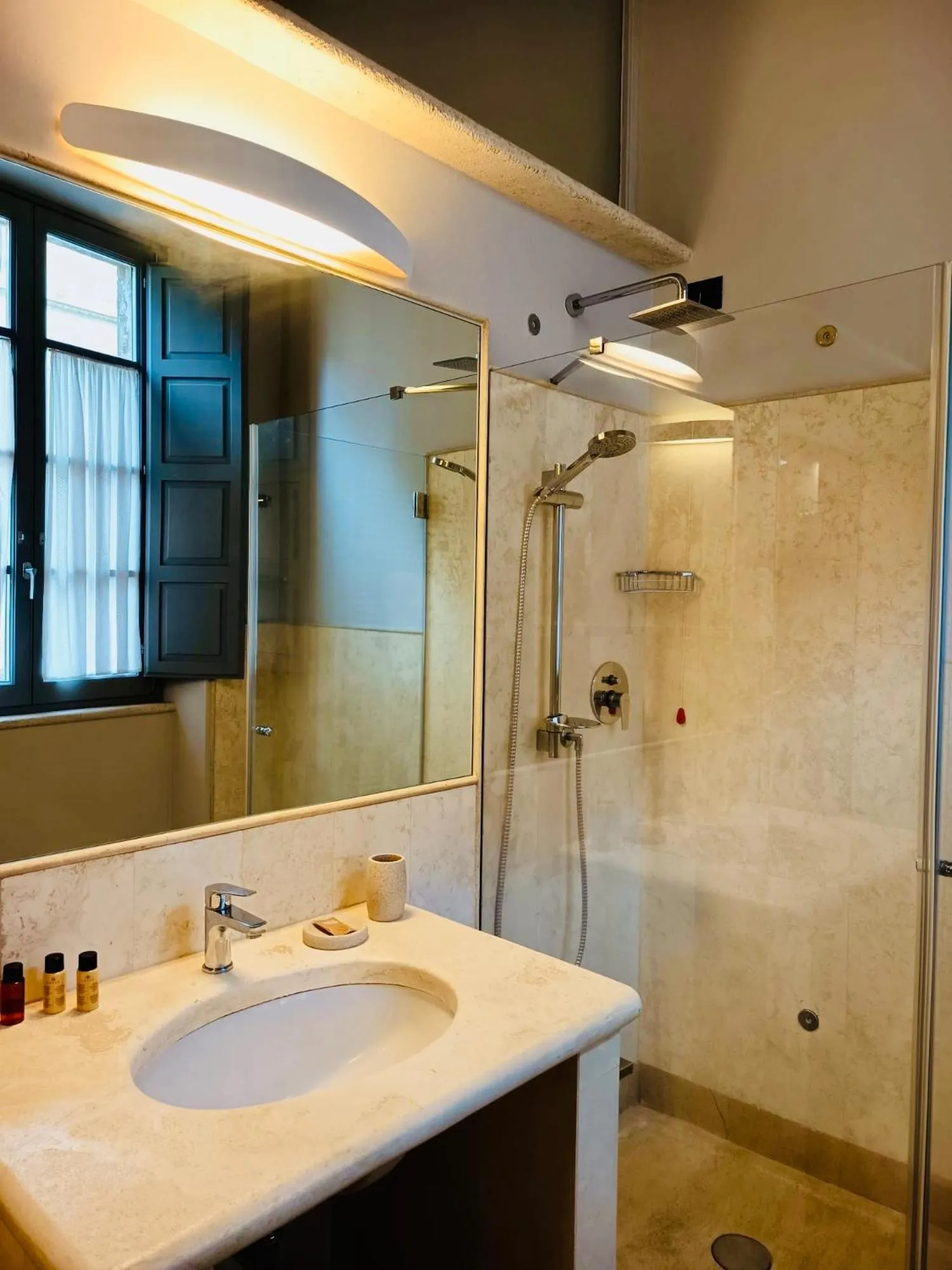 Shower in Dimora Dell'Erbe Rooms