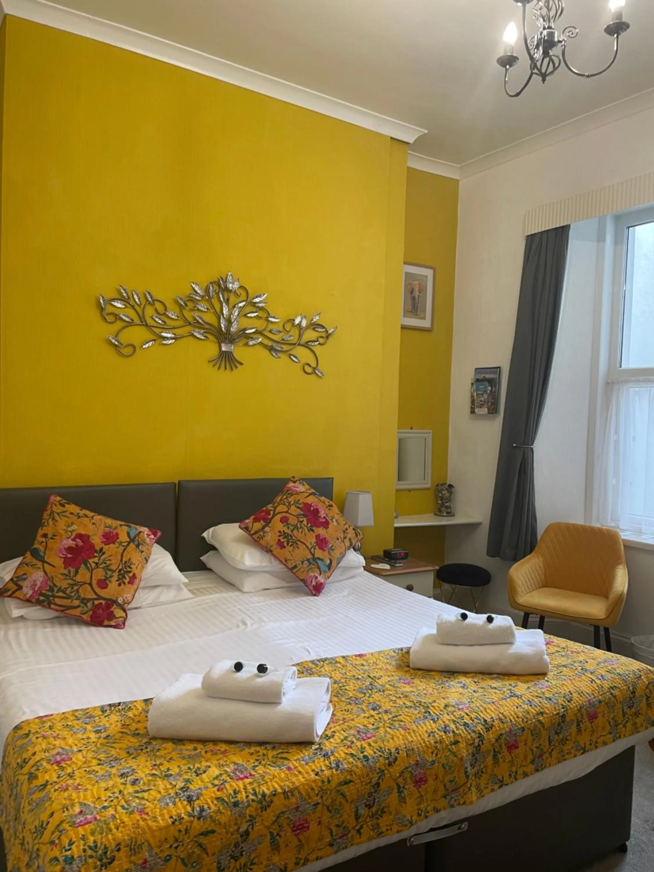 Bed in Babbacombe Palms