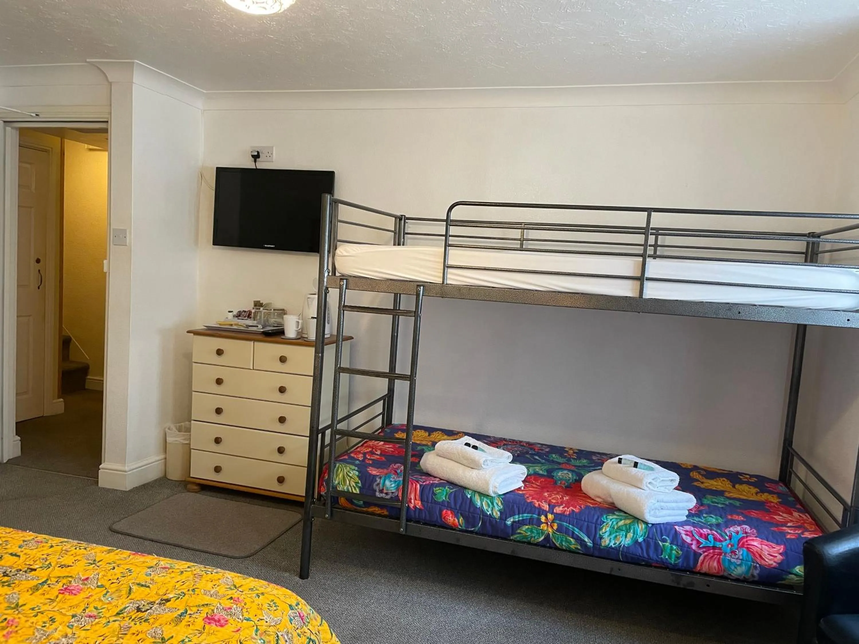 Bed in Babbacombe Palms