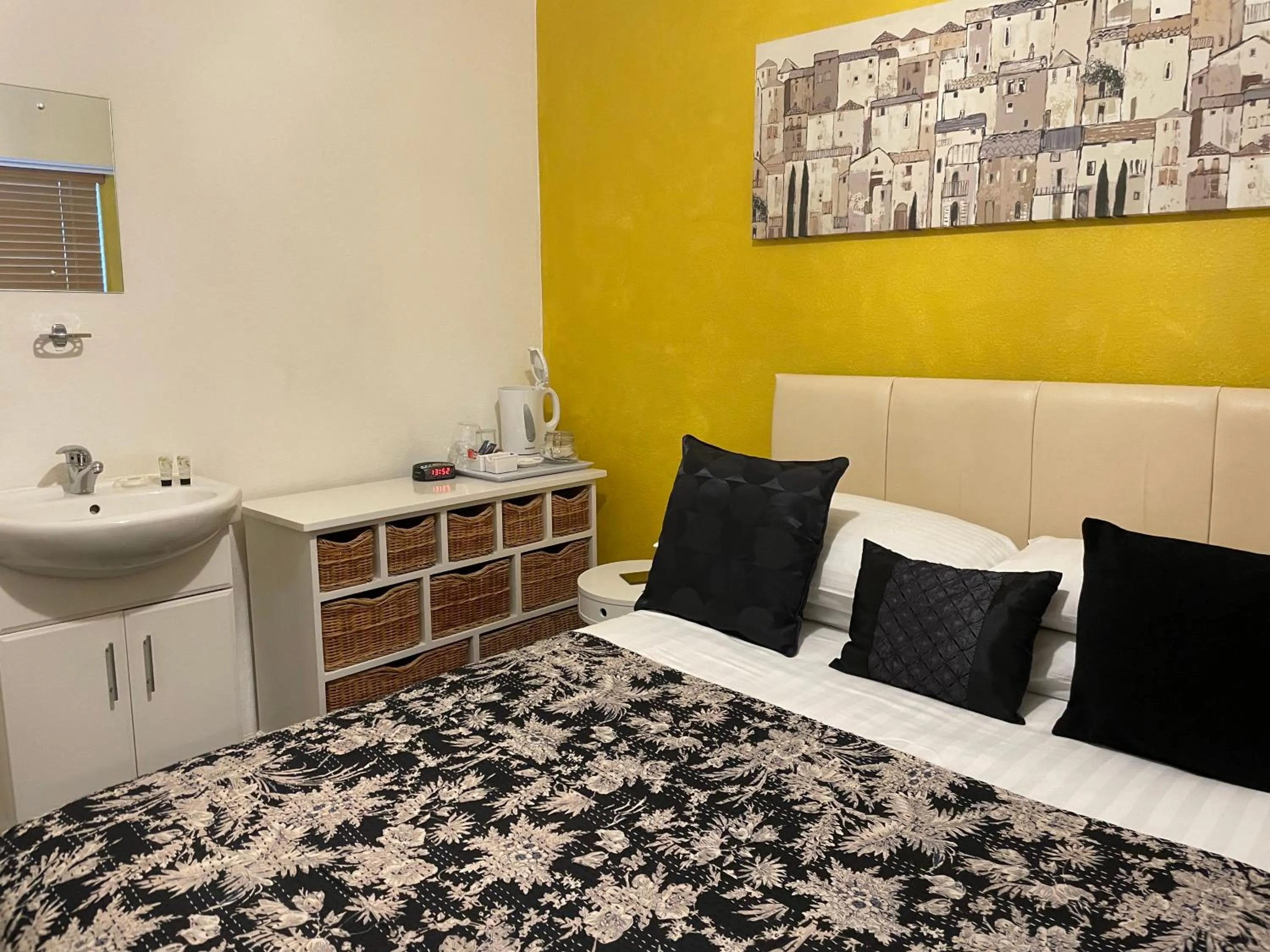 Bed in Babbacombe Palms