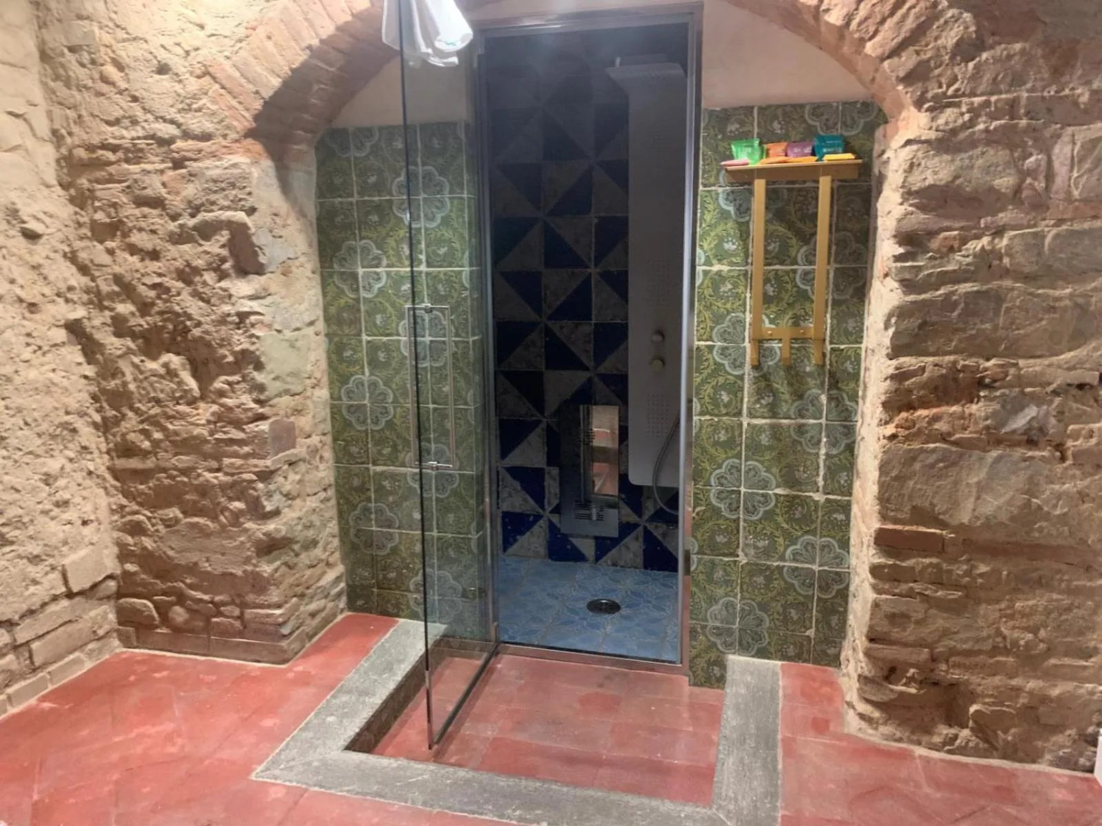 Shower in B&B Mr. My Resort