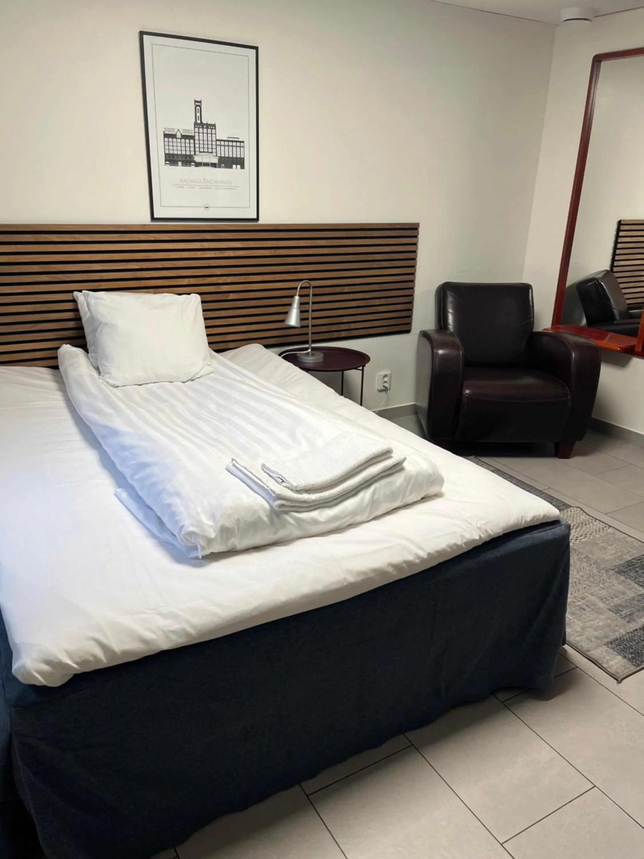 Property building, Bed in Kalmar Hotell