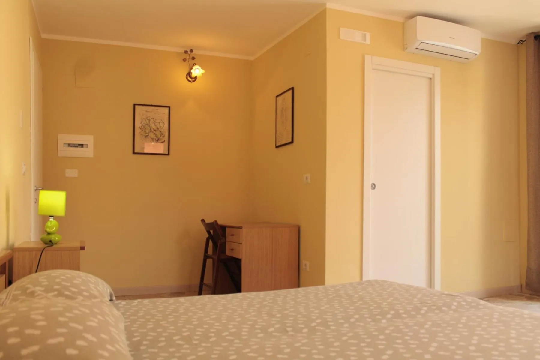 Photo of the whole room, Bed in B&B Pinarina