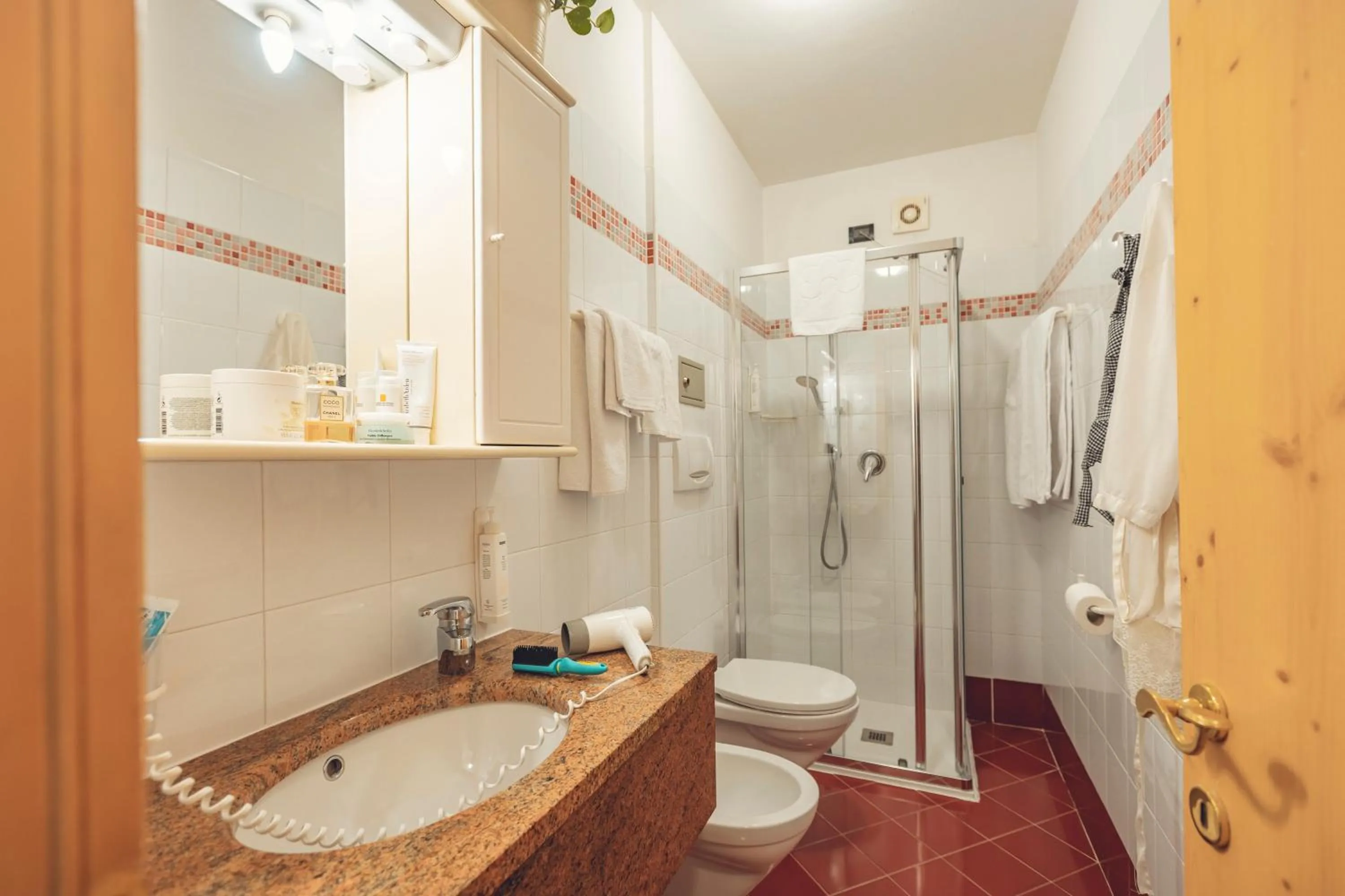 Shower in Aparthotel Majestic