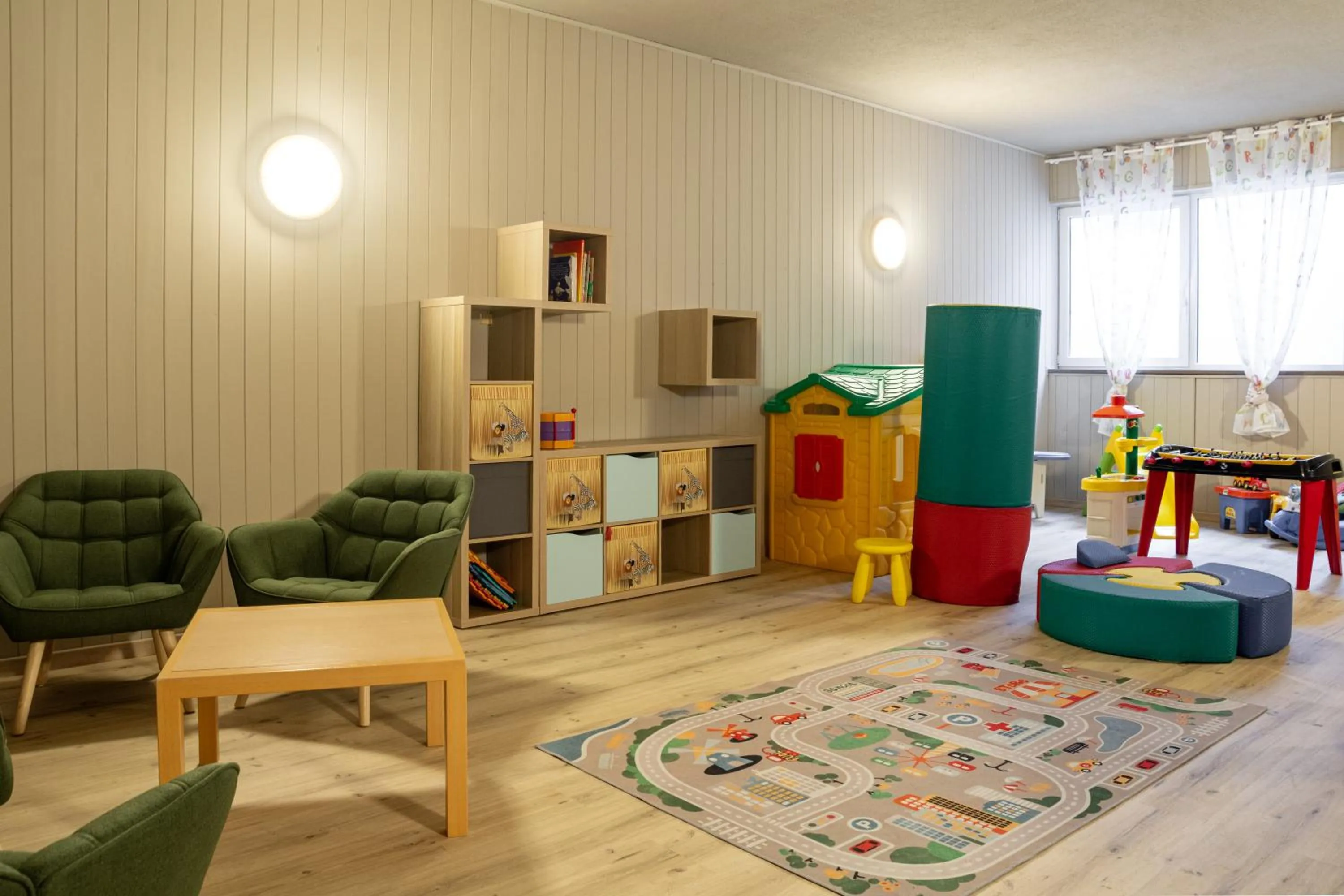 Evening entertainment in Aparthotel Majestic