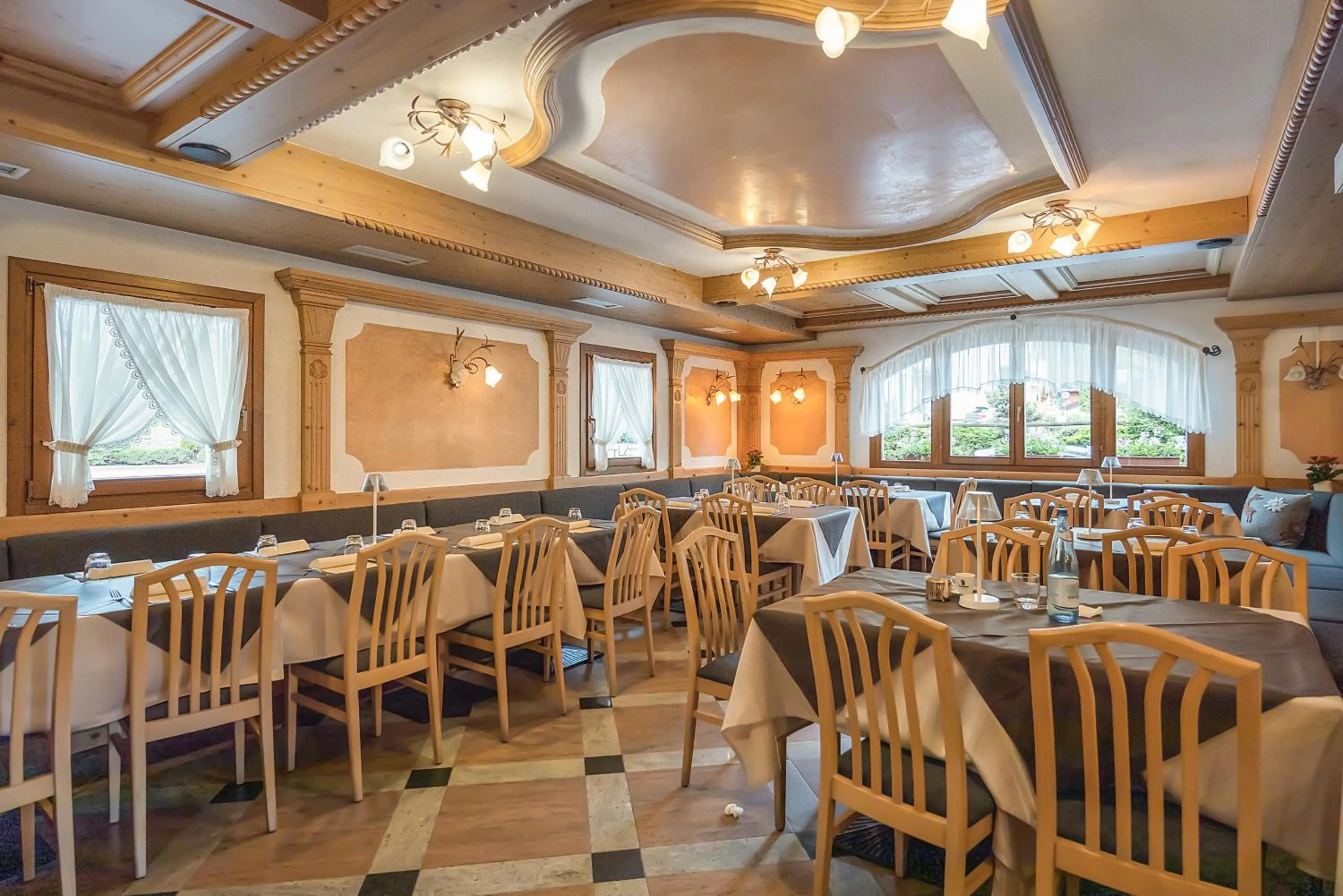 Restaurant/places to eat in Aparthotel Majestic