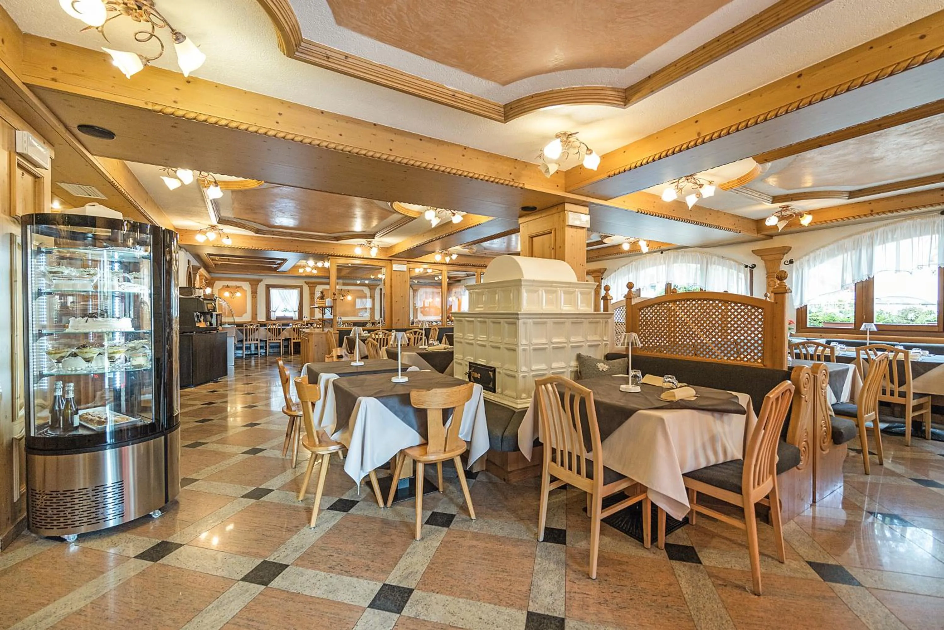 Restaurant/places to eat in Aparthotel Majestic