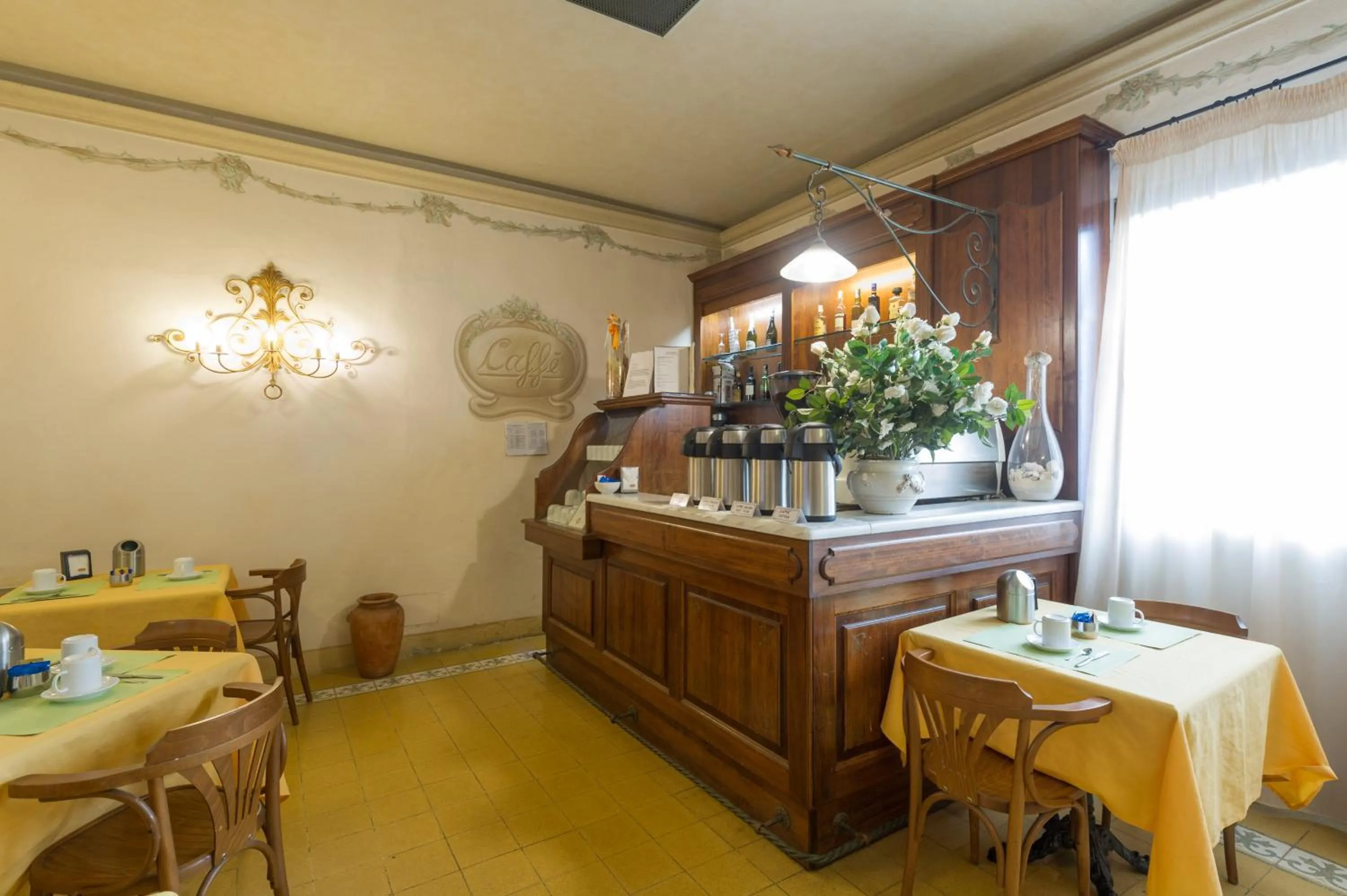 Breakfast in Hotel Moderno