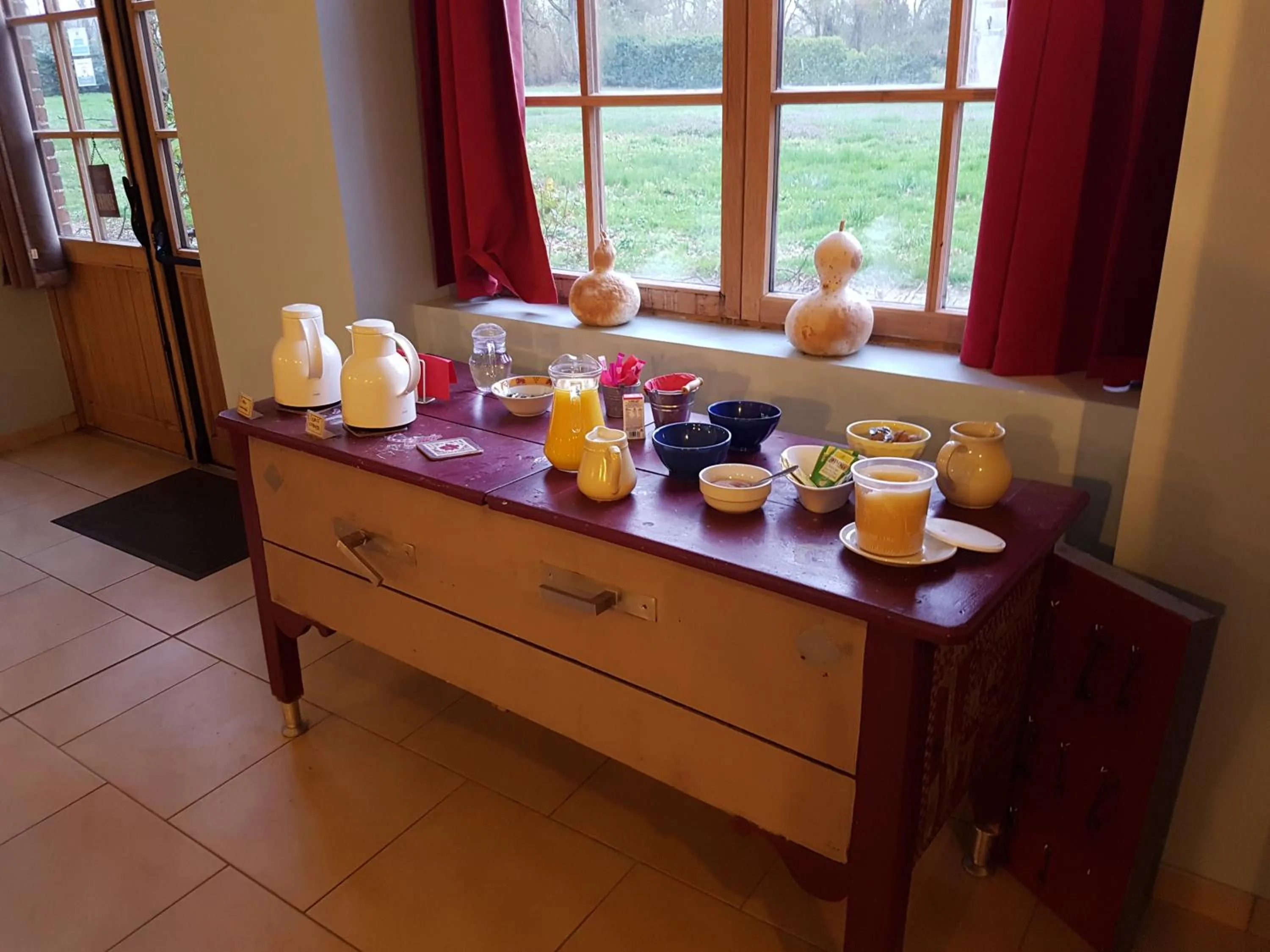 Buffet breakfast in Logis Hôtel Relais Des Caillères