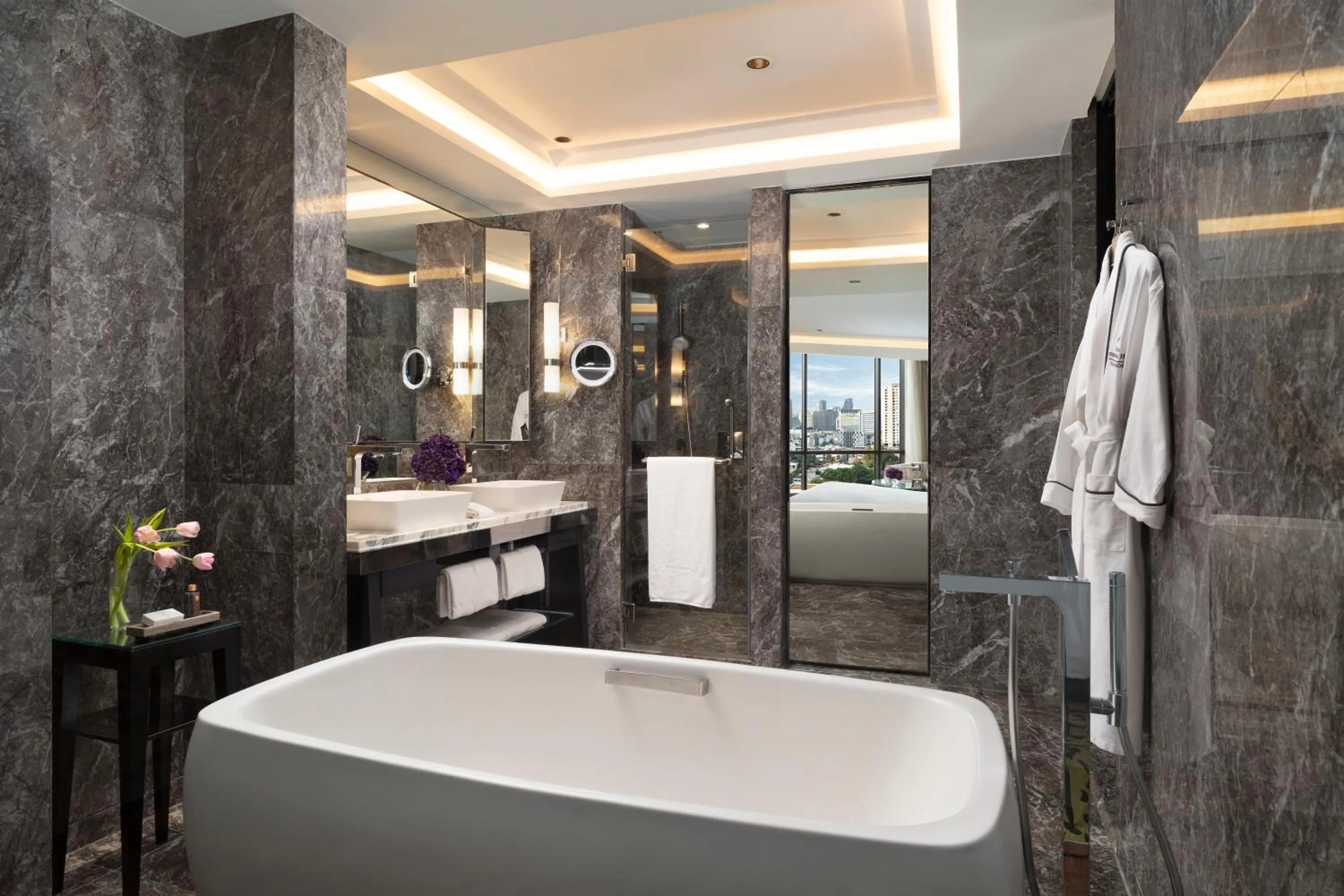 Shower in Siam Kempinski Hotel Bangkok