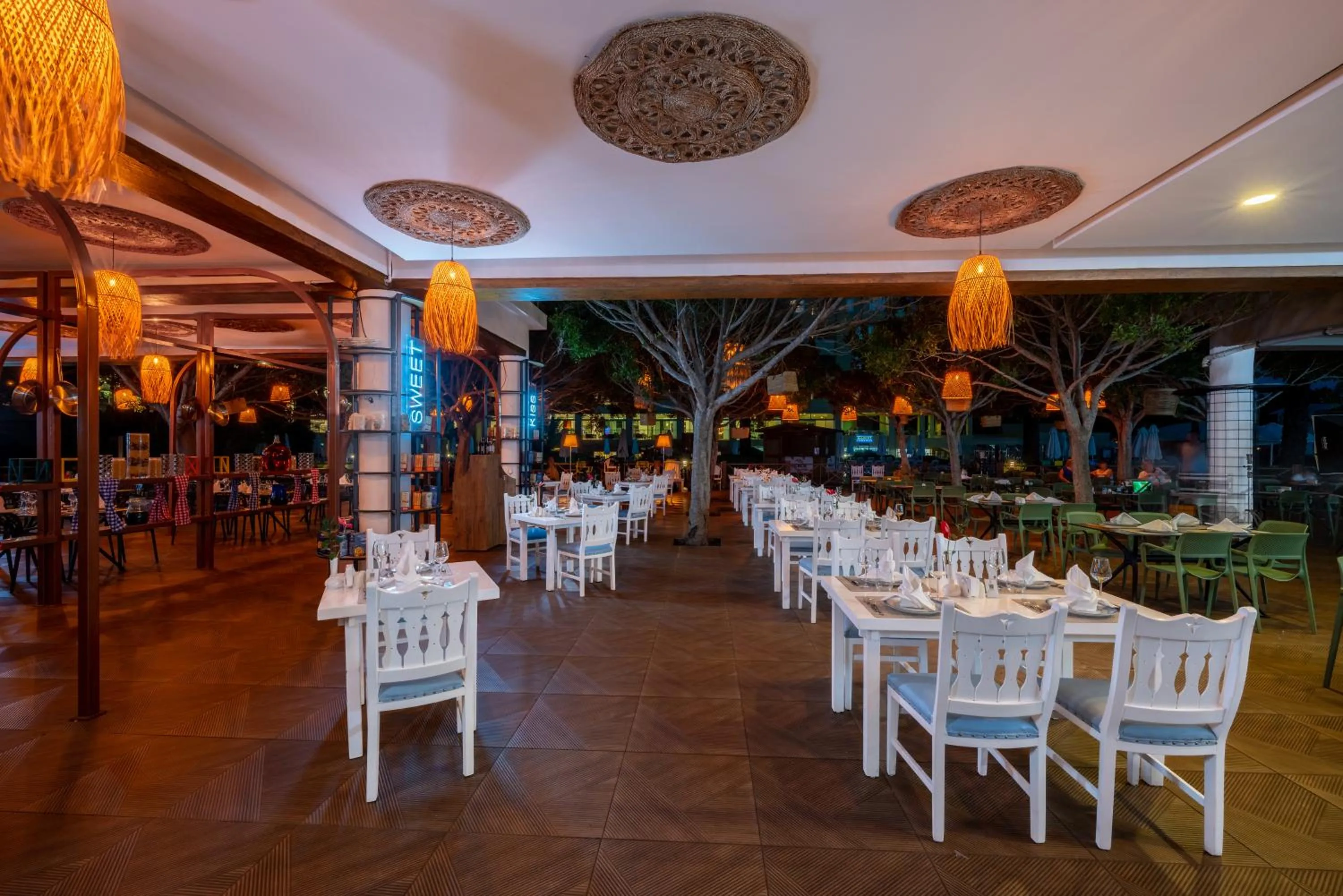 Restaurant/places to eat in Selectum Family Resort Side