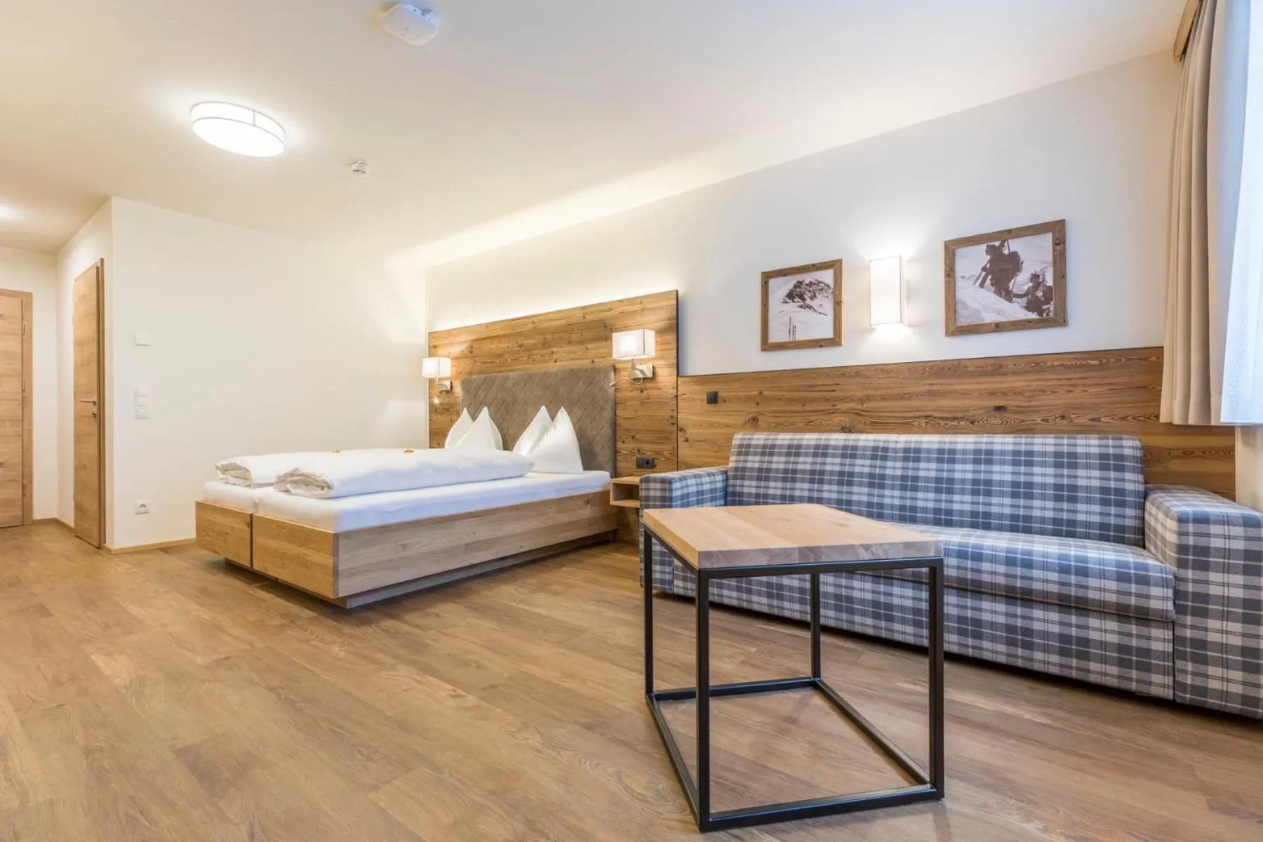 Photo of the whole room, Bed in OFENTÜRL alpine living