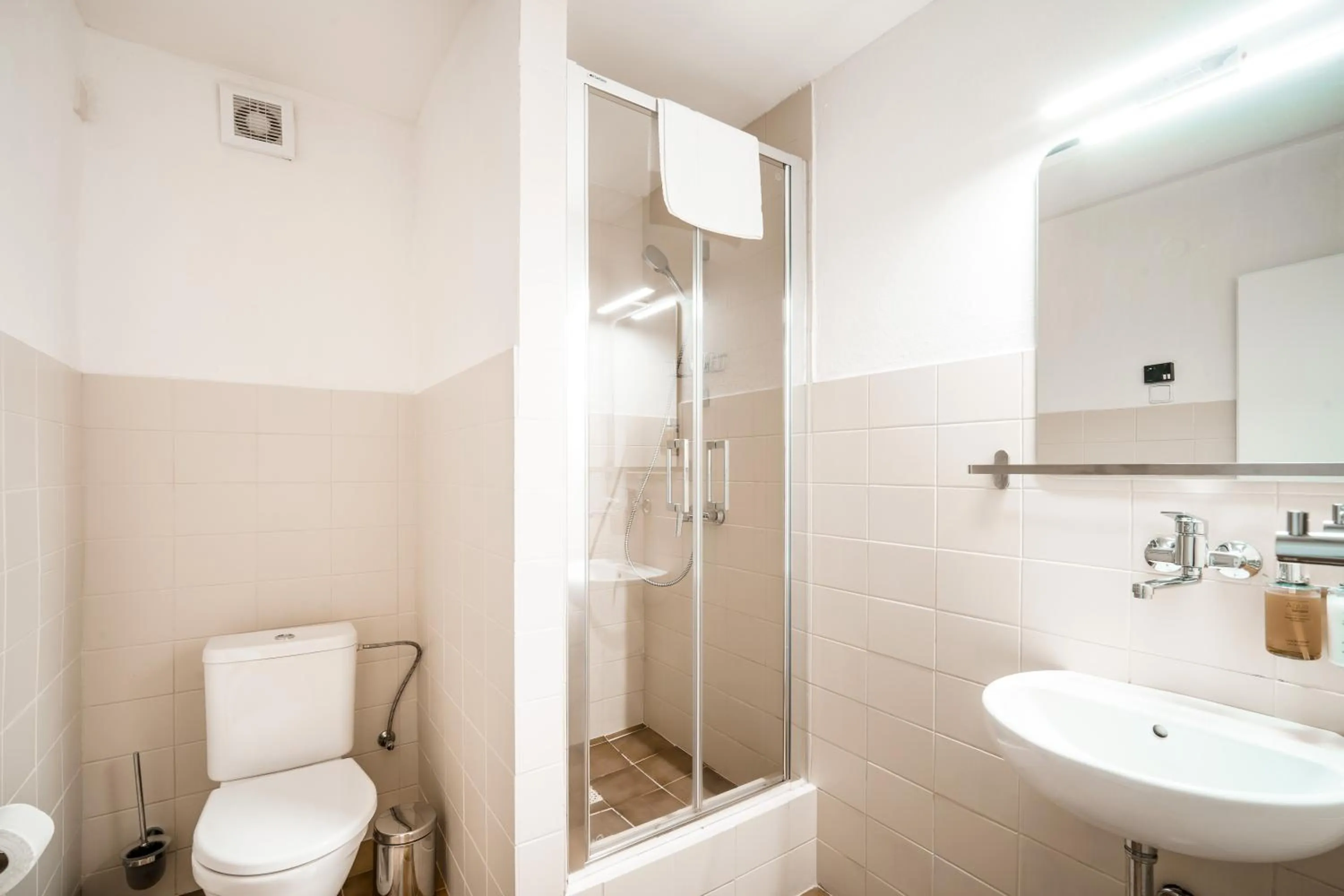 Toilet in Hotel Petrovy kameny