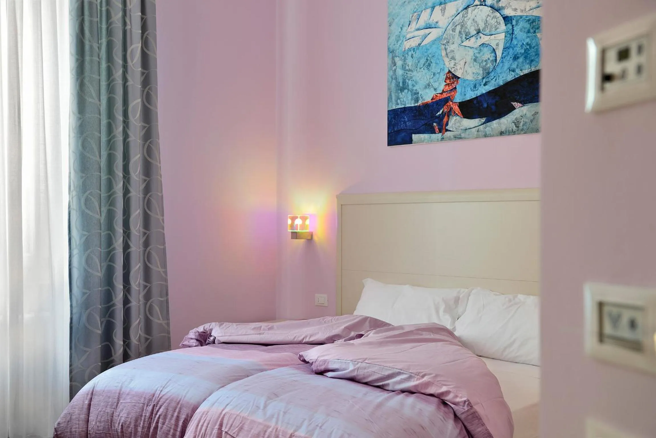 Decorative detail, Bed in SmArt Hotel Bartolini