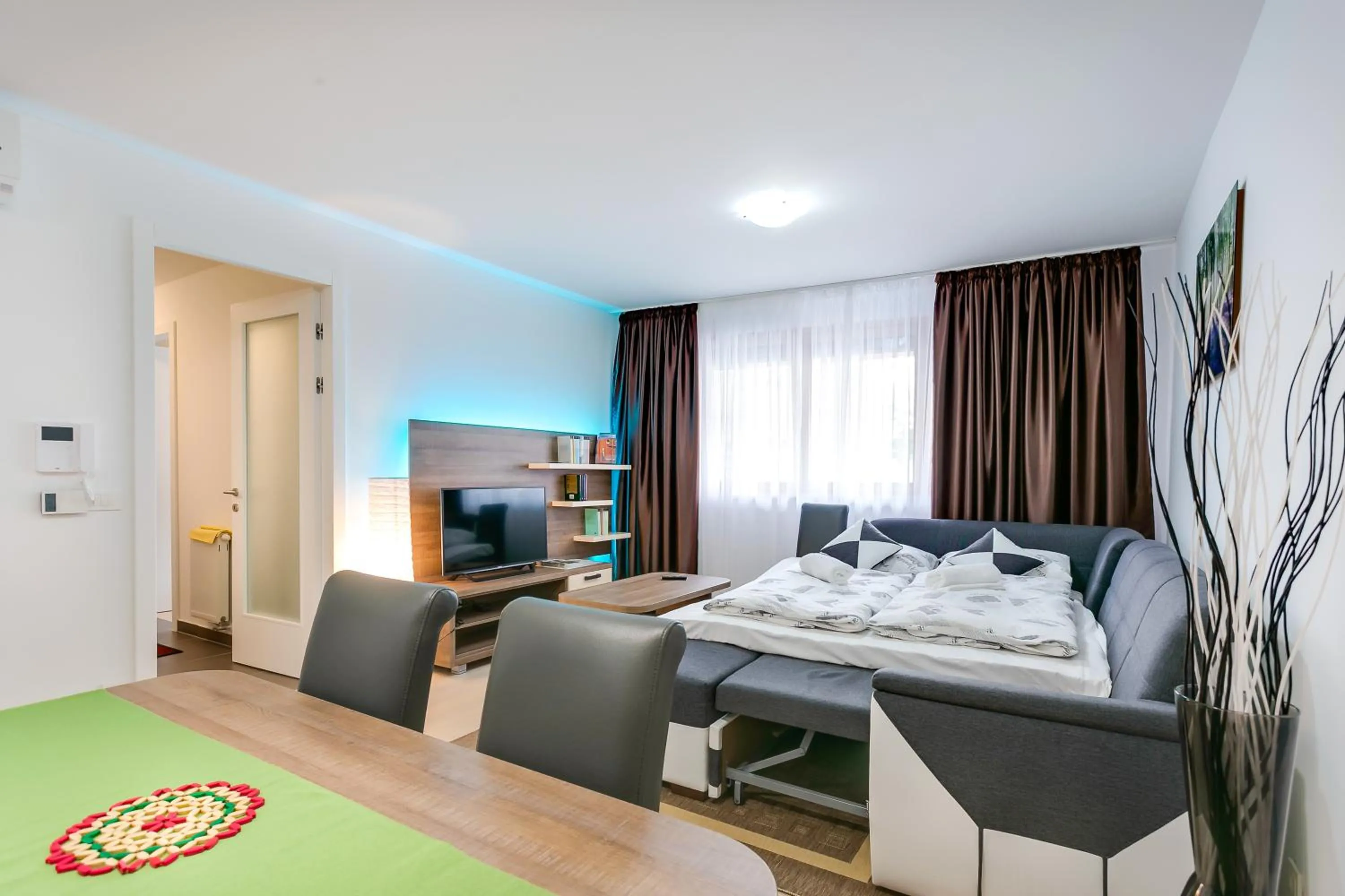 Bed in Modern Two-Bedroom Apartment, Free Garage Parking