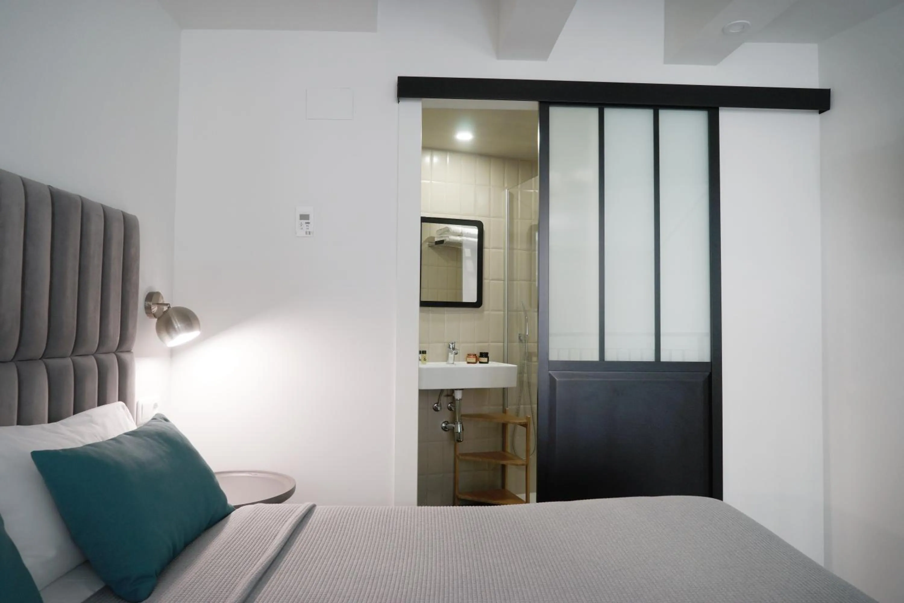 Shower, Bed in MD Design Hotel - Portal del Real