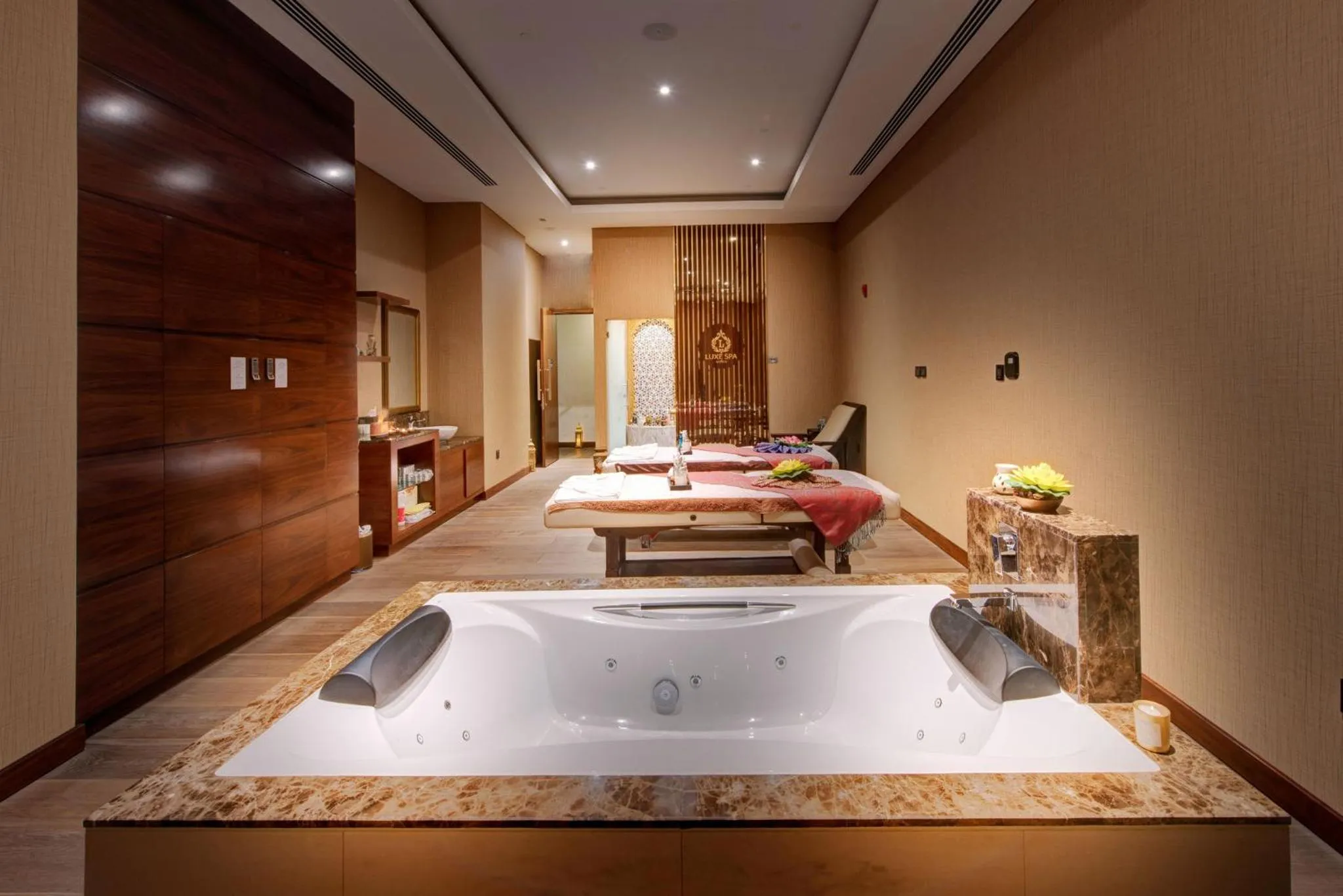 Spa and wellness centre/facilities in Crowne Plaza Muscat OCEC by IHG