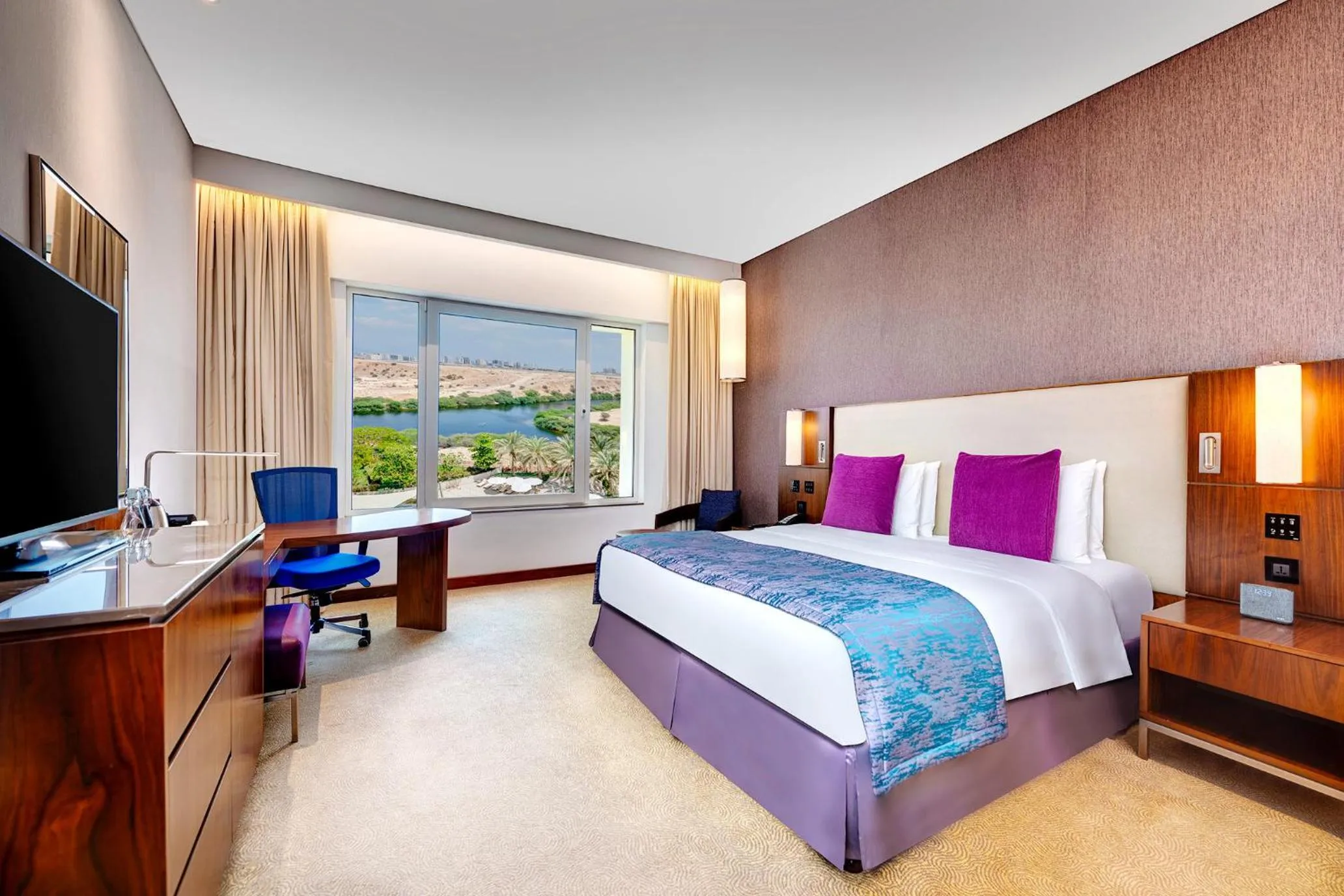 Photo of the whole room, Bed in Crowne Plaza Muscat OCEC by IHG